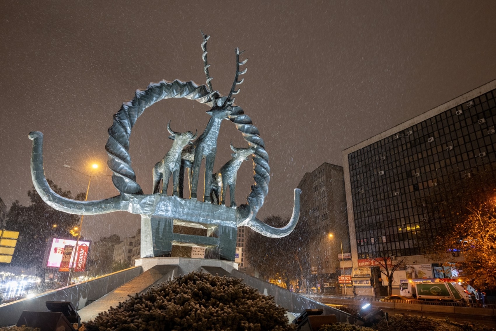 Ankara beyaza büründü: İşte Başkent'ten kar manzaraları