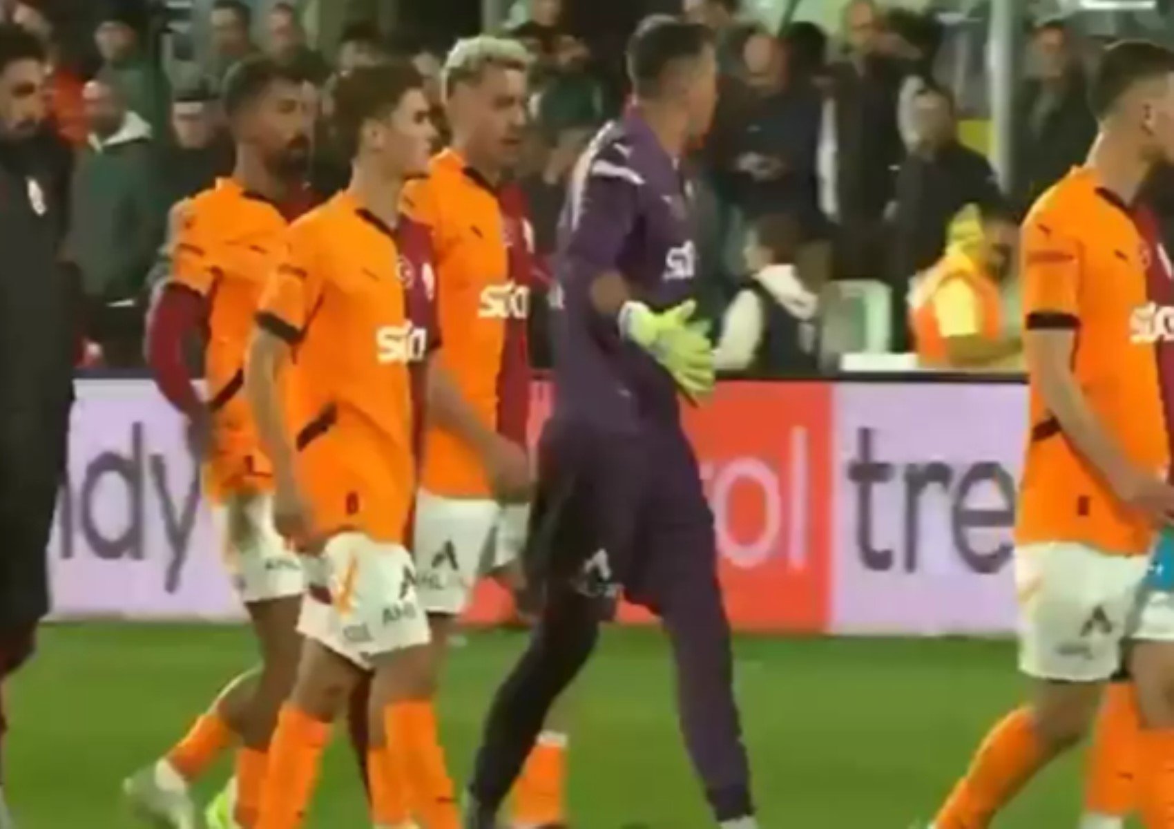 Muslera ile Kerem Demirbay arasında zorlu maç sonrası tartışma: Görüntüler ortaya çıktı