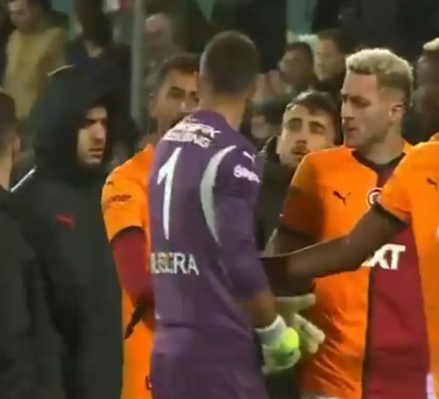 Muslera ile Kerem Demirbay arasında zorlu maç sonrası tartışma: Görüntüler ortaya çıktı