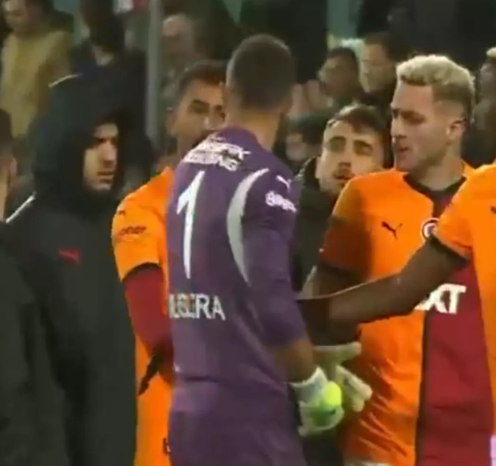 Muslera ile Kerem Demirbay arasında zorlu maç sonrası tartışma: Görüntüler ortaya çıktı