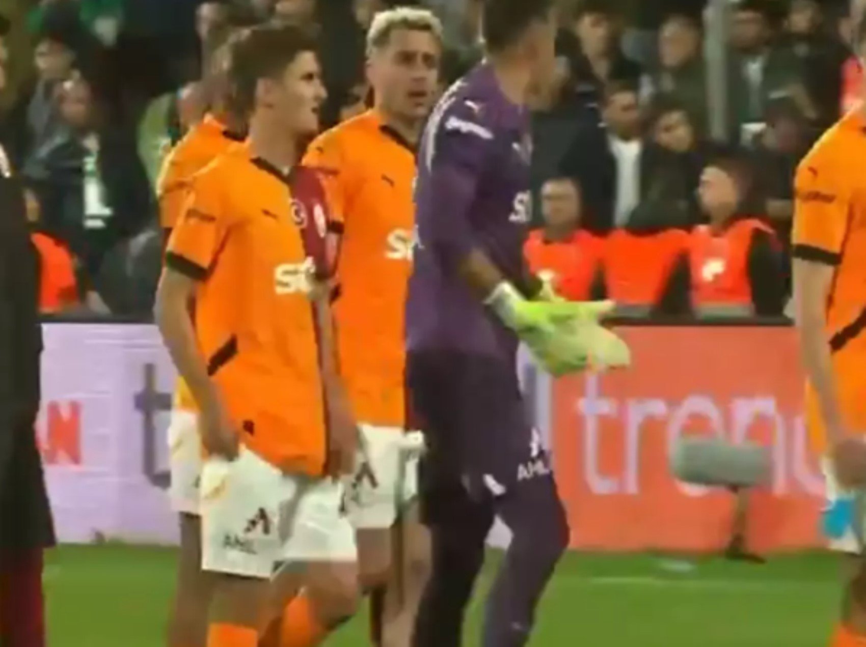 Muslera ile Kerem Demirbay arasında zorlu maç sonrası tartışma: Görüntüler ortaya çıktı