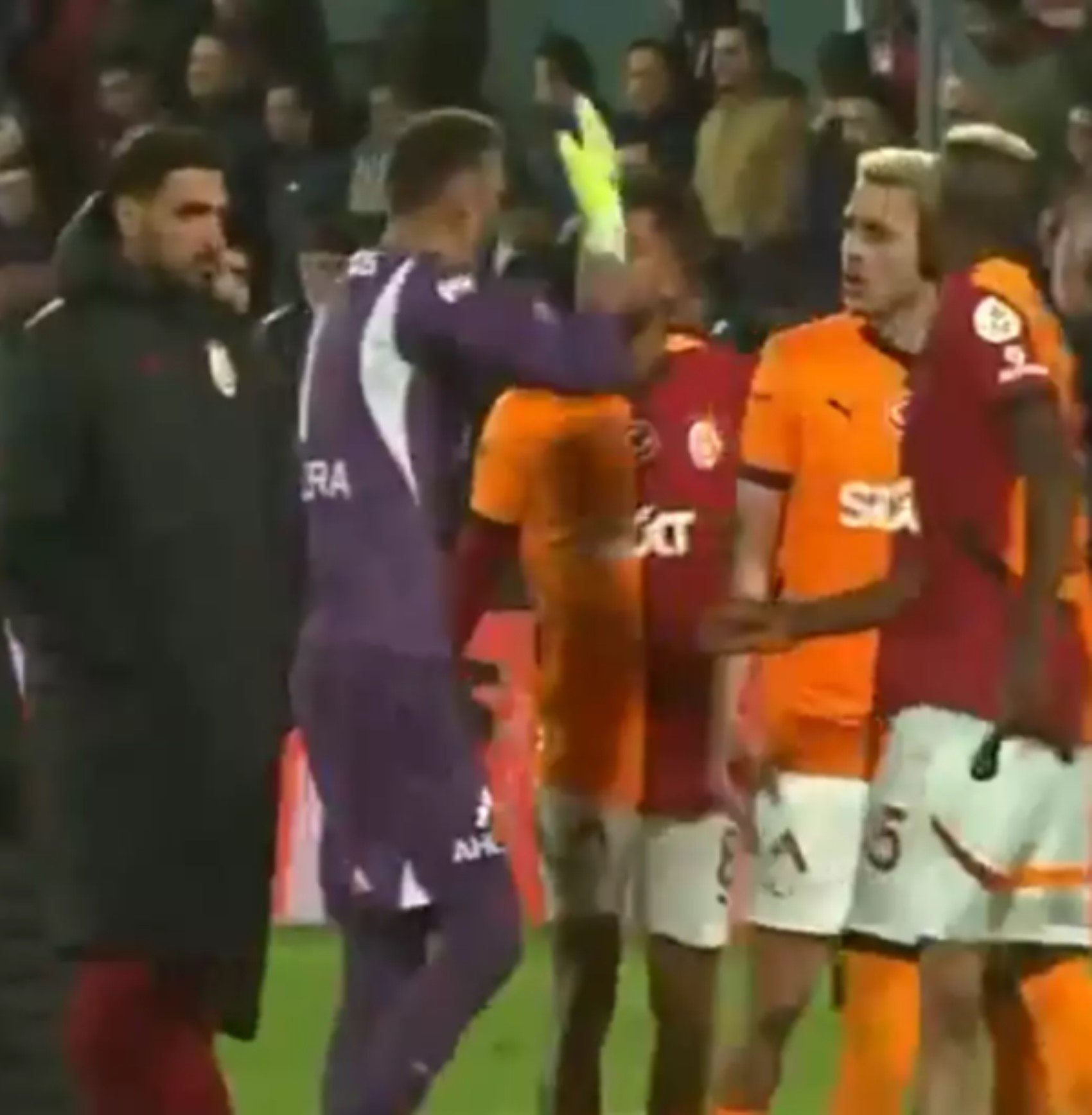 Muslera ile Kerem Demirbay arasında zorlu maç sonrası tartışma: Görüntüler ortaya çıktı