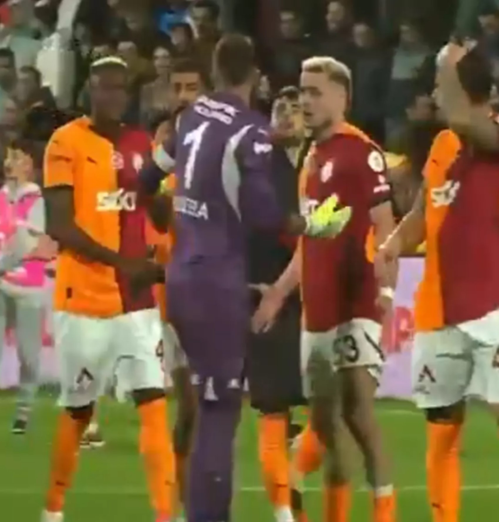 Muslera ile Kerem Demirbay arasında zorlu maç sonrası tartışma: Görüntüler ortaya çıktı