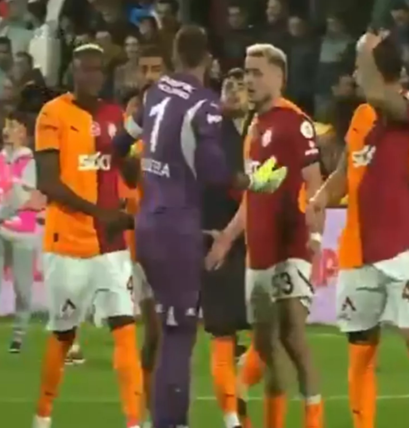 Muslera ile Kerem Demirbay arasında zorlu maç sonrası tartışma: Görüntüler ortaya çıktı