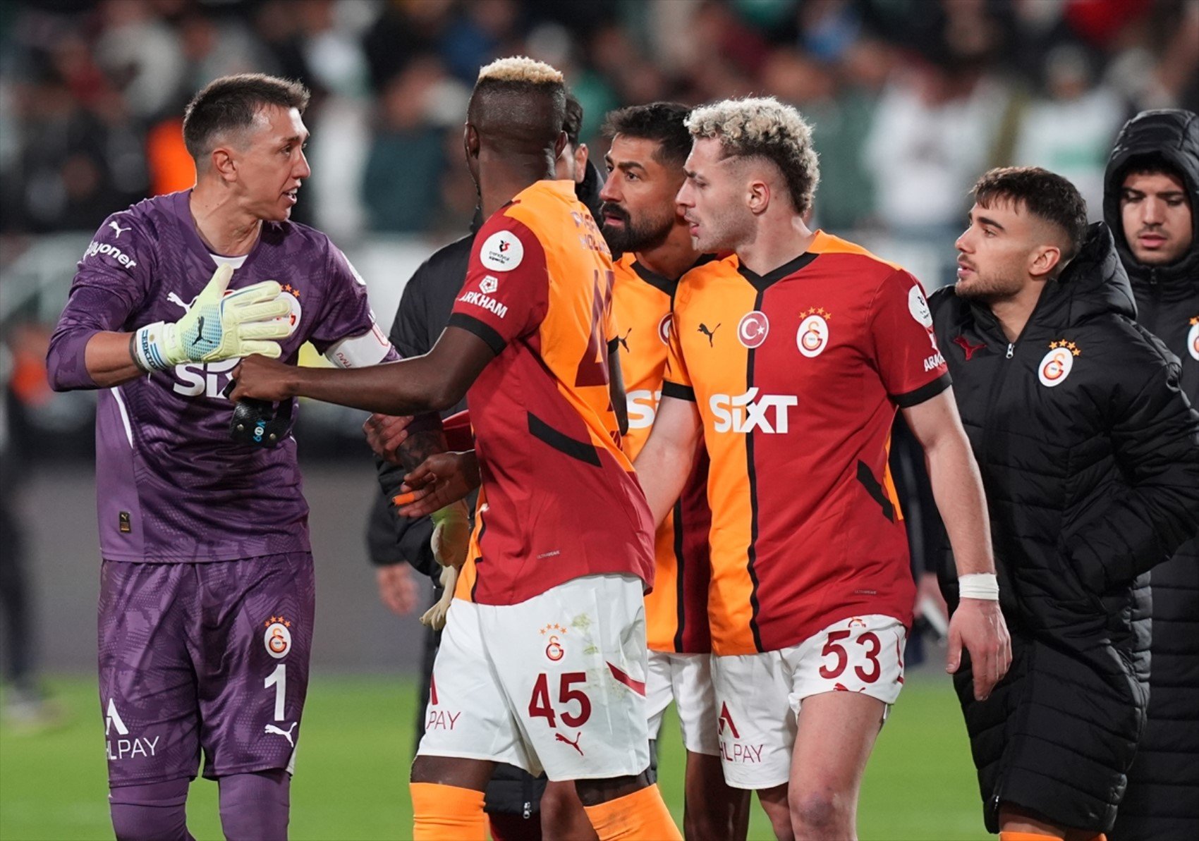 Muslera ile Kerem Demirbay arasında zorlu maç sonrası tartışma: Görüntüler ortaya çıktı