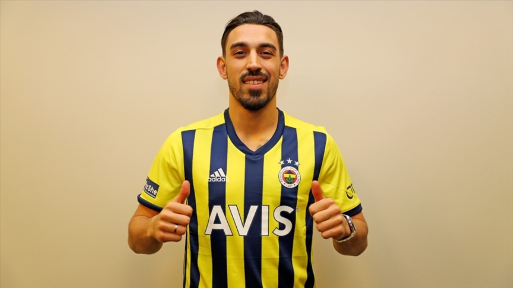 Fenerbahçe, İrfan Can Kahveci ile 3 yıllık yeni sözleşme imzaladı