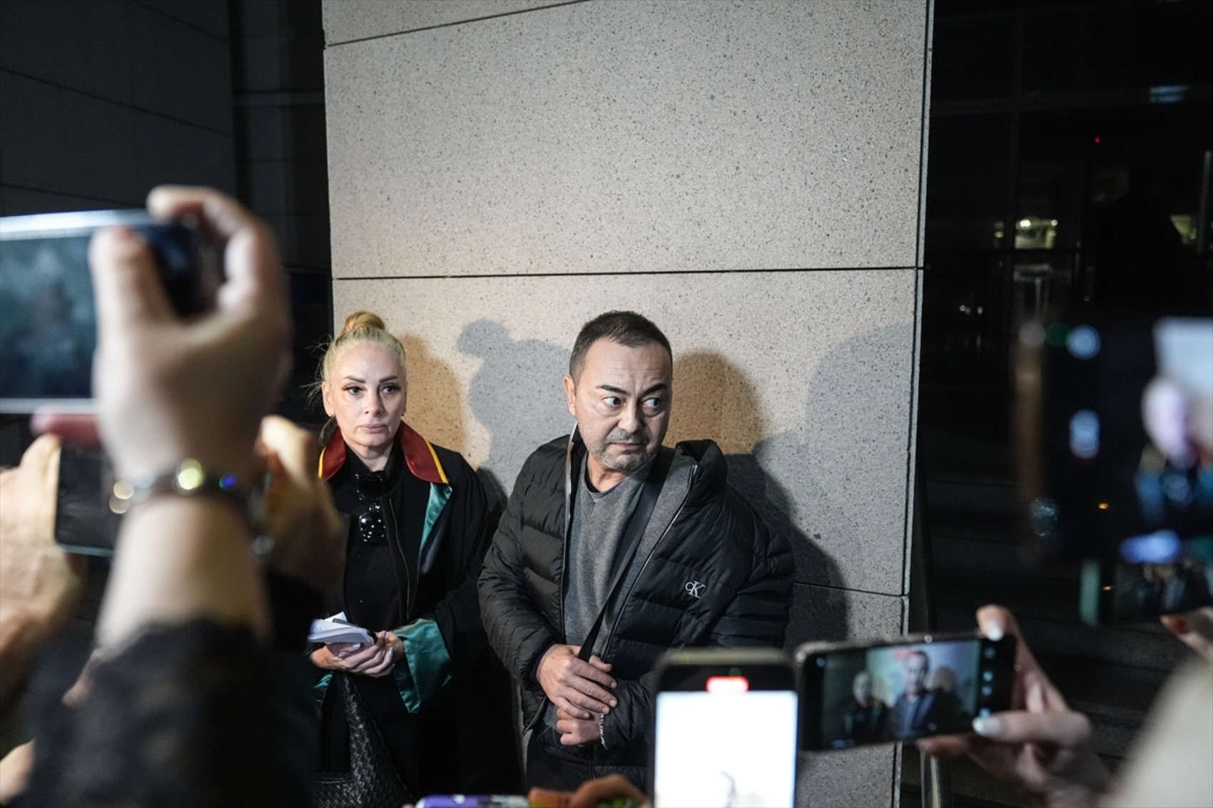 Serdar Ortaç, ev hapsinde geçirdiği zamanı sosyal medyada paylaşıyor