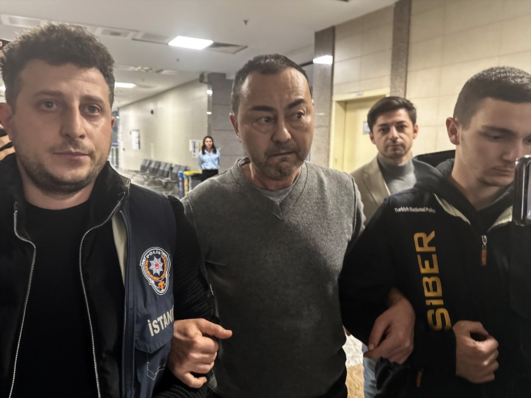Serdar Ortaç, ev hapsinde geçirdiği zamanı sosyal medyada paylaşıyor