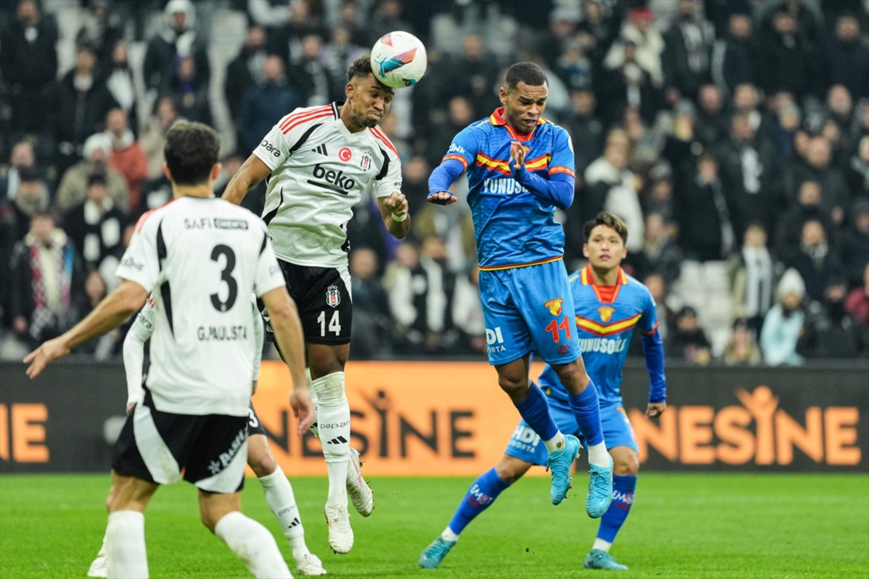 Beşiktaş sahasında darmadağın oldu