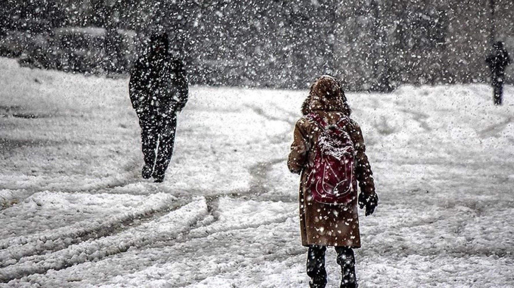 Valiliklerden peş peşe kar tatili açıklaması: Çok sayıda il ve ilçede eğitime 1 günlük ara verildi! İşte 25 Kasım Pazartesi okulların tatil edildiği il ve ilçeler...