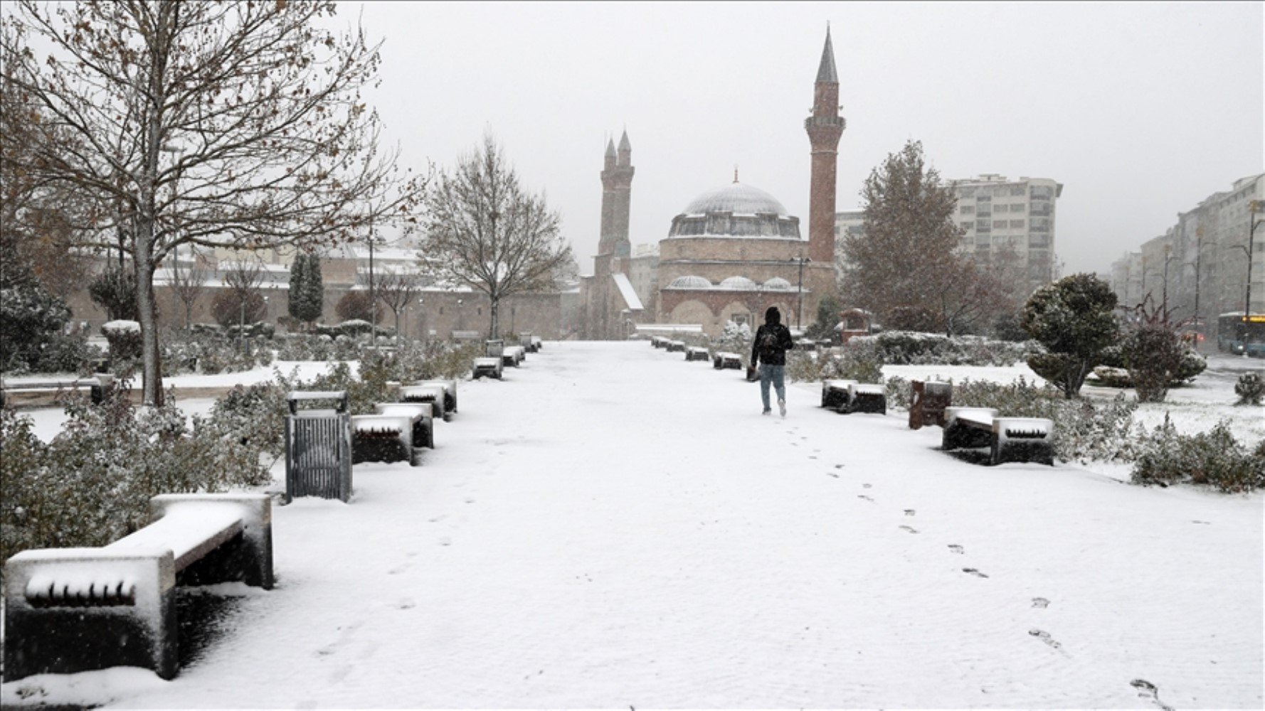 Valiliklerden peş peşe kar tatili açıklaması: Çok sayıda il ve ilçede eğitime 1 günlük ara verildi! İşte 25 Kasım Pazartesi okulların tatil edildiği il ve ilçeler...