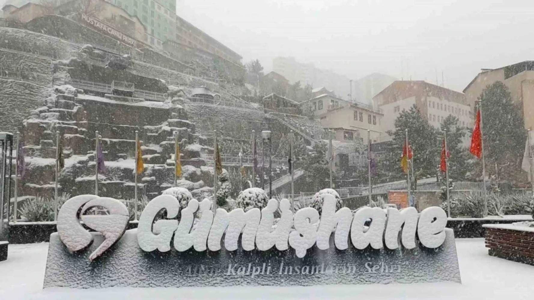 Valiliklerden peş peşe kar tatili açıklaması: Çok sayıda il ve ilçede eğitime 1 günlük ara verildi! İşte 25 Kasım Pazartesi okulların tatil edildiği il ve ilçeler...