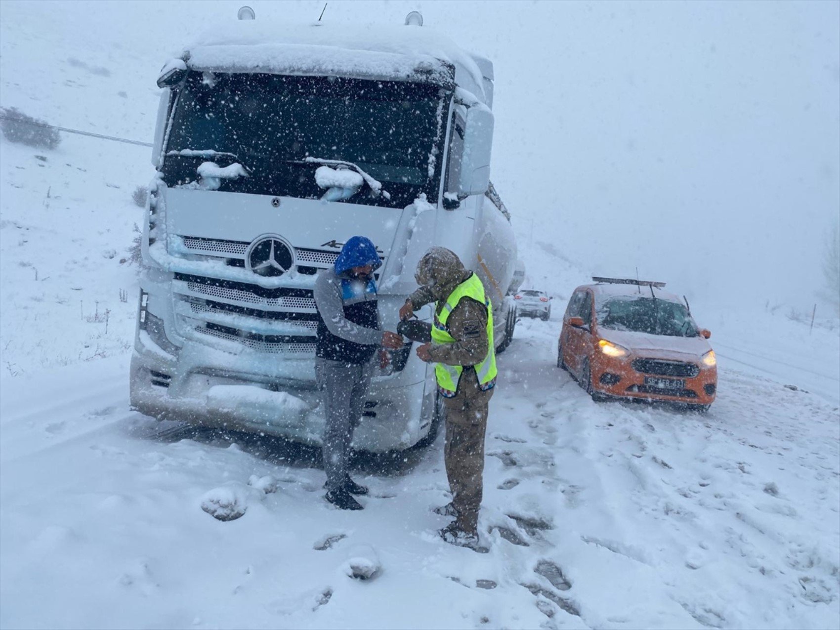 Karayolları Genel Müdürlüğü'nden kritik yol durumu uyarısı: Yola çıkmadan kontrol edin