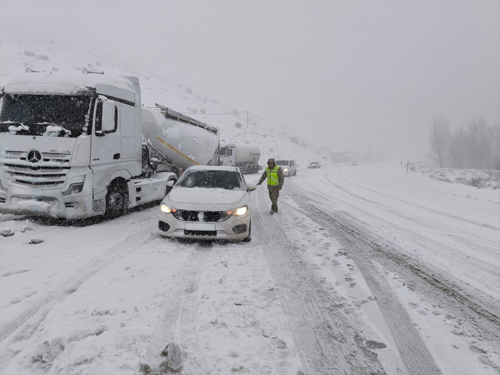 Karayolları Genel Müdürlüğü'nden kritik yol durumu uyarısı: Yola çıkmadan kontrol edin