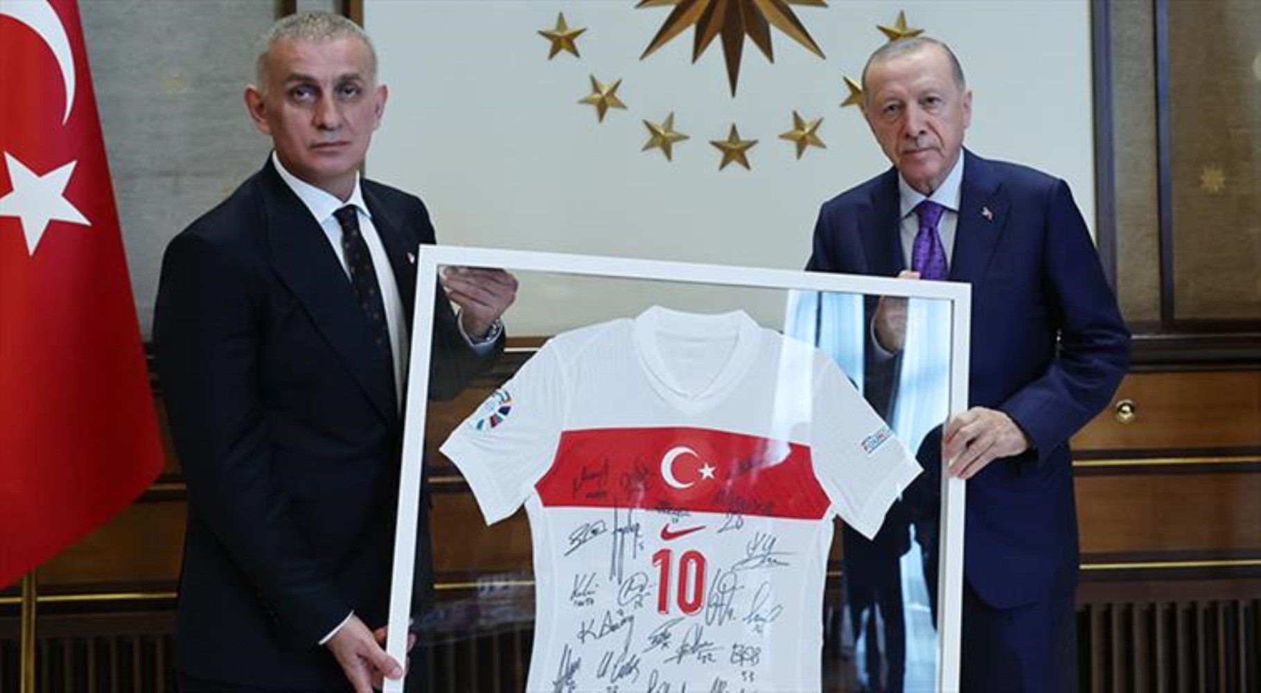 Spor gündemine oturan iddia: Erdoğan TFF Başkanlığı için o ismi düşünüyor!