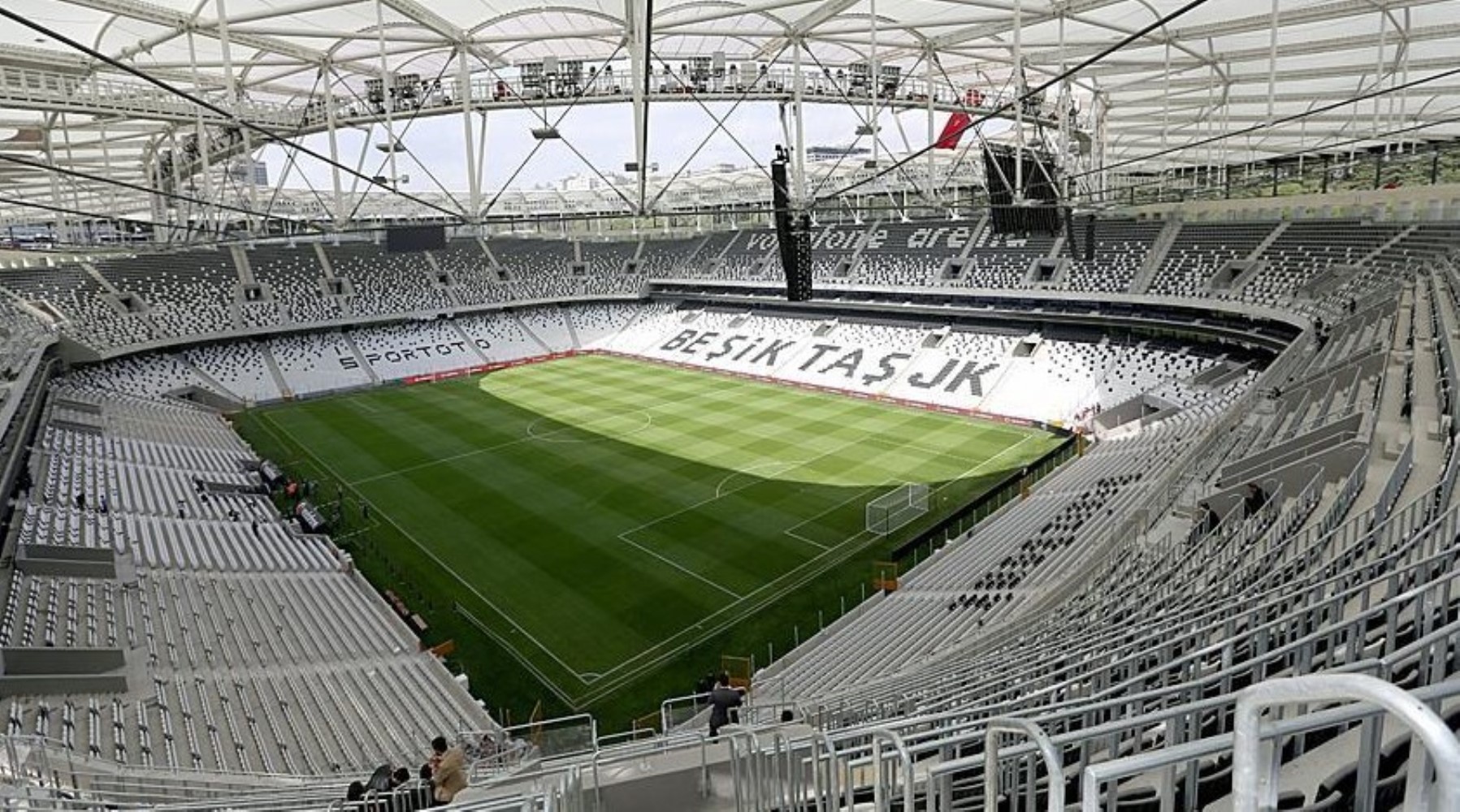 Il Beşiktaş ha annunciato la separazione da 2 giocatori