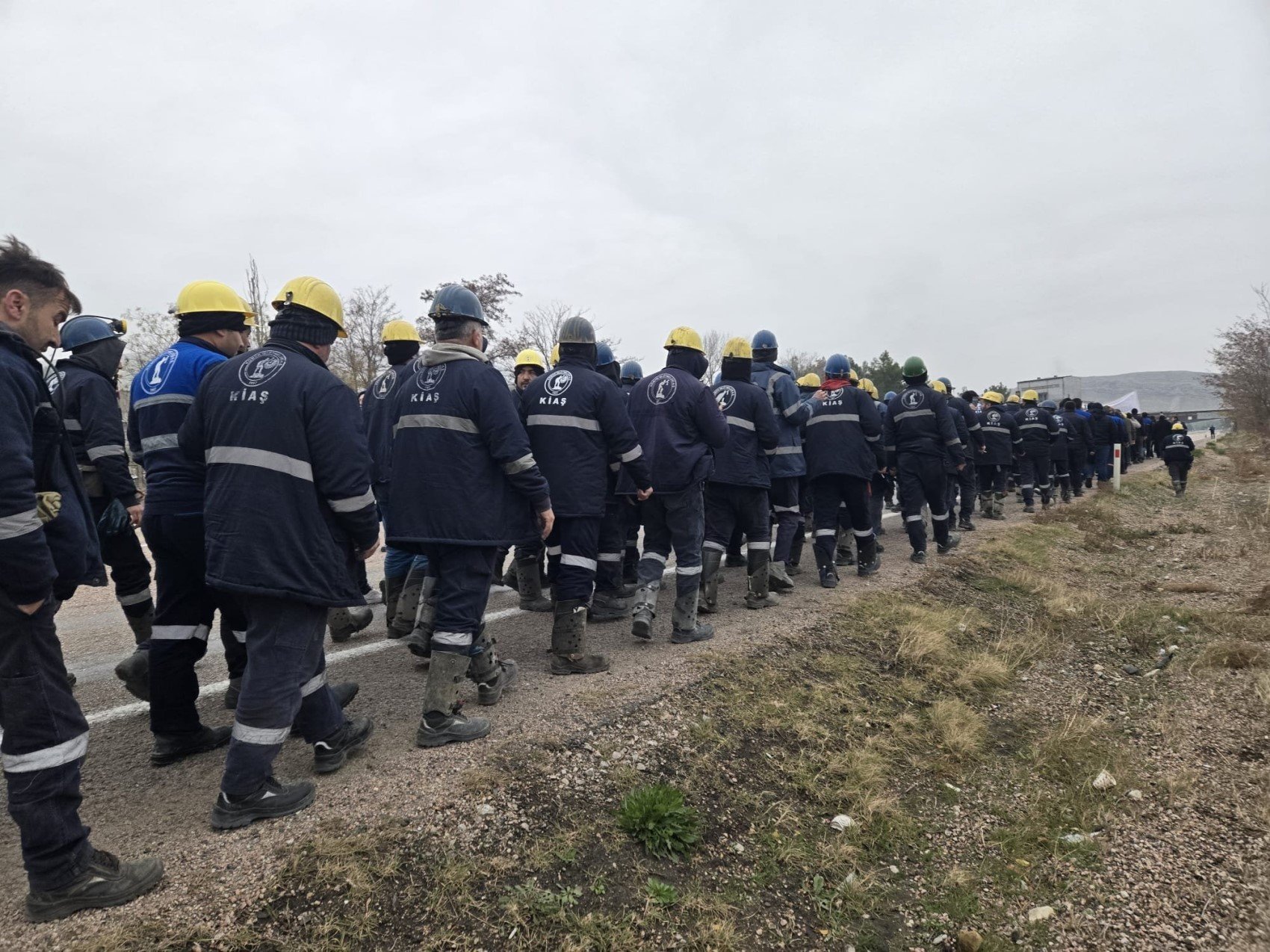 Çayırhan maden işçileri Hazine ve Maliye Bakanlığı'na yürüyüşe geçti