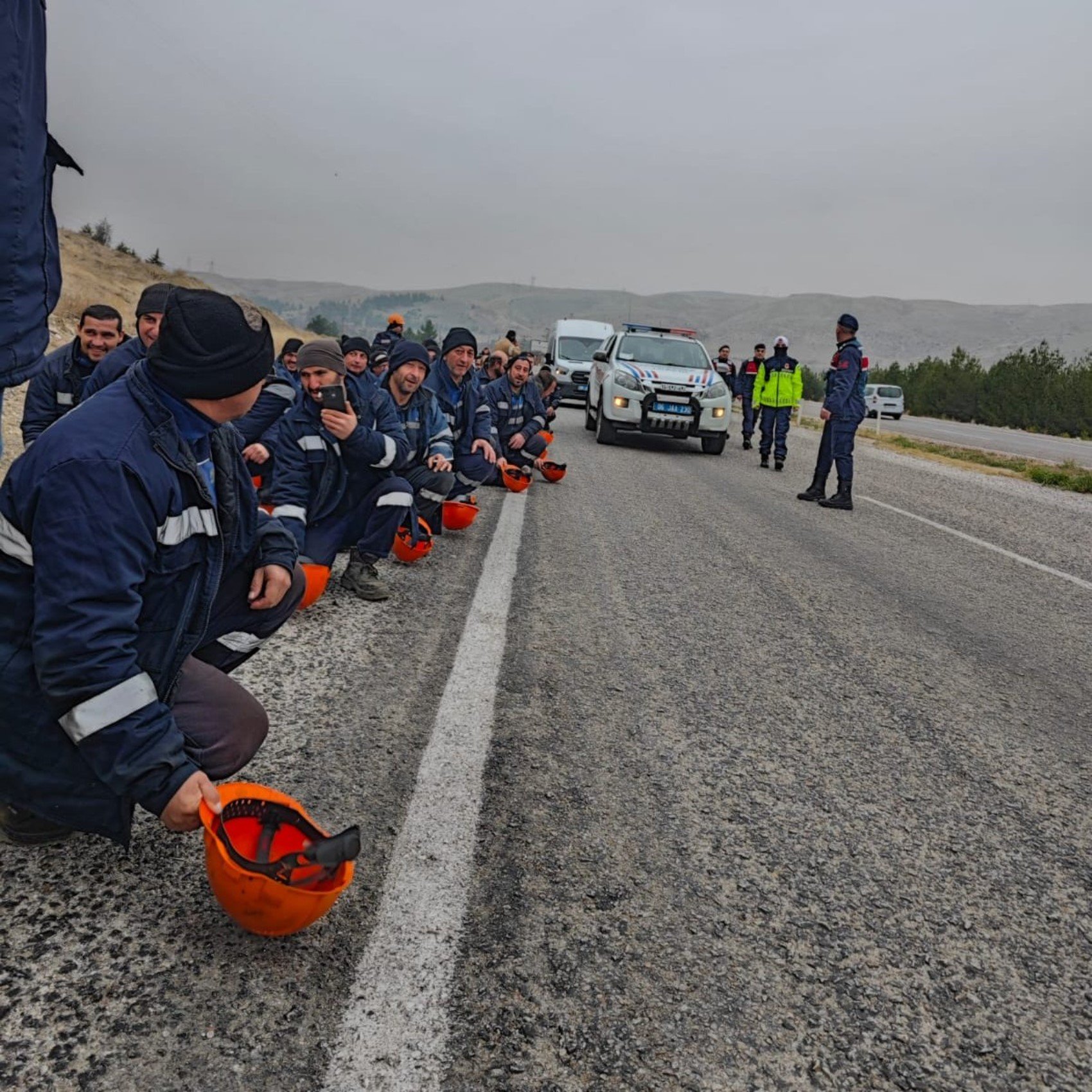 Çayırhan maden işçileri Hazine ve Maliye Bakanlığı'na yürüyüşe geçti