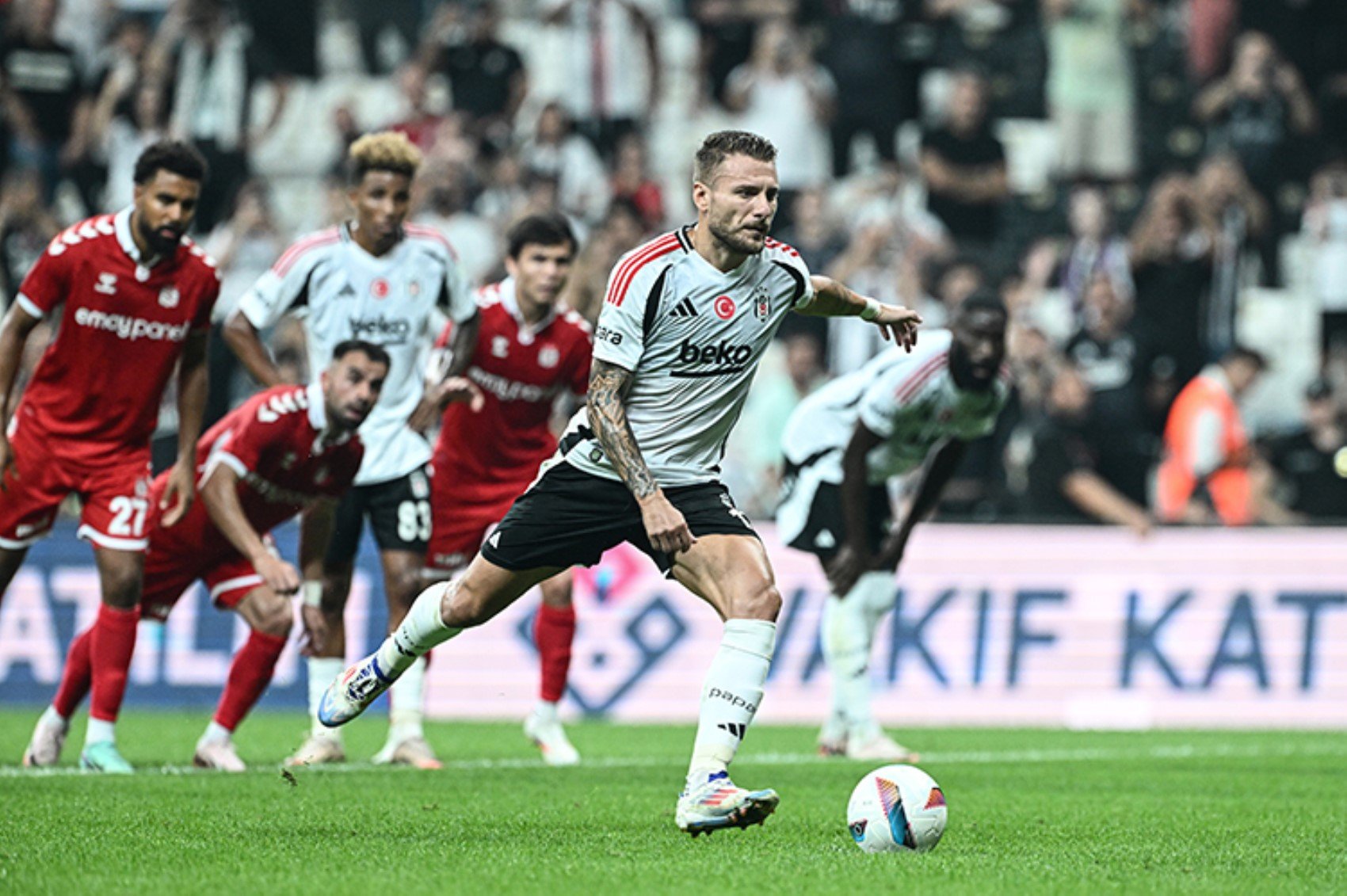 Beşiktaş - Maccabi Tel Aviv muhtemel 11'ler belli oldu mu? Muçi kadroda olacak mı? Beşiktaş - Maccabi Tel Aviv maçı hangi kanalda, saat kaçta?