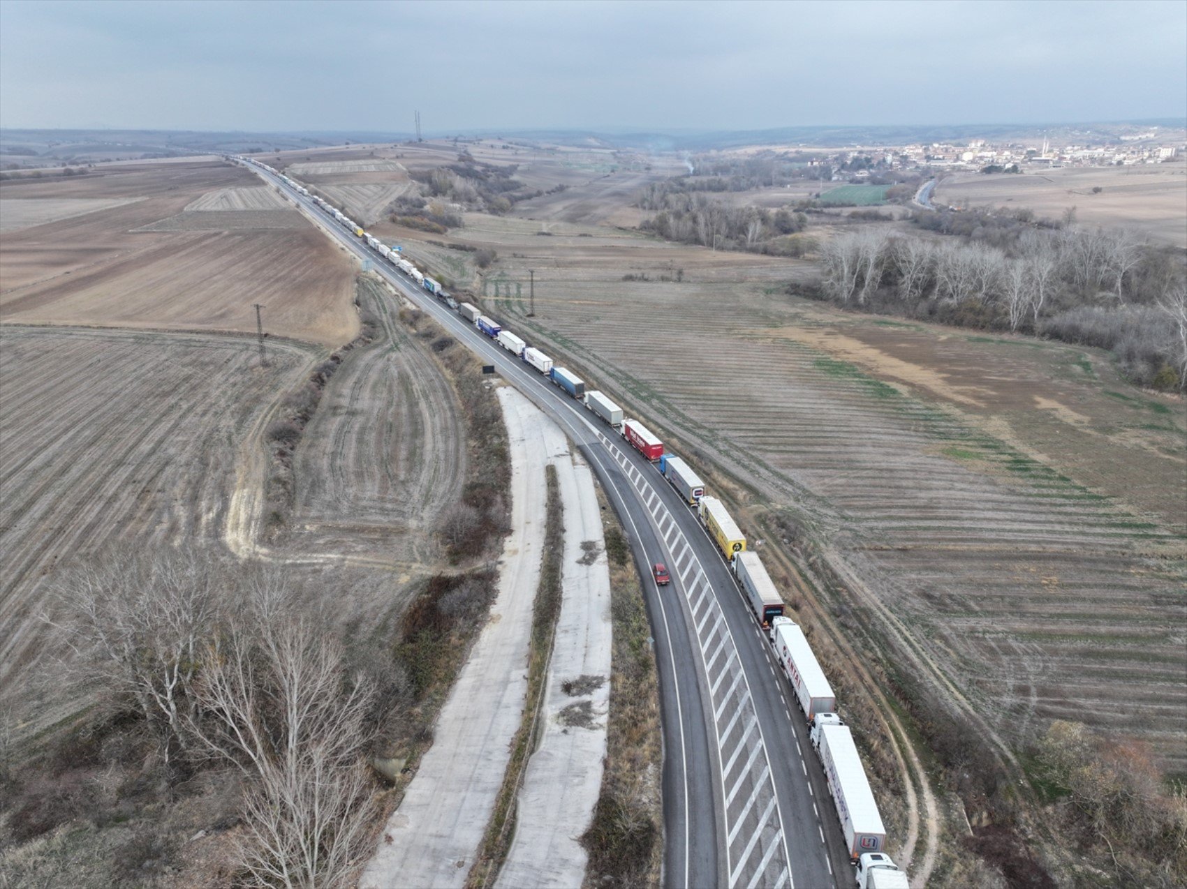 Hamzabeyli Sınır Kapısı'nda 25 kilometrelik TIR kuyruğu