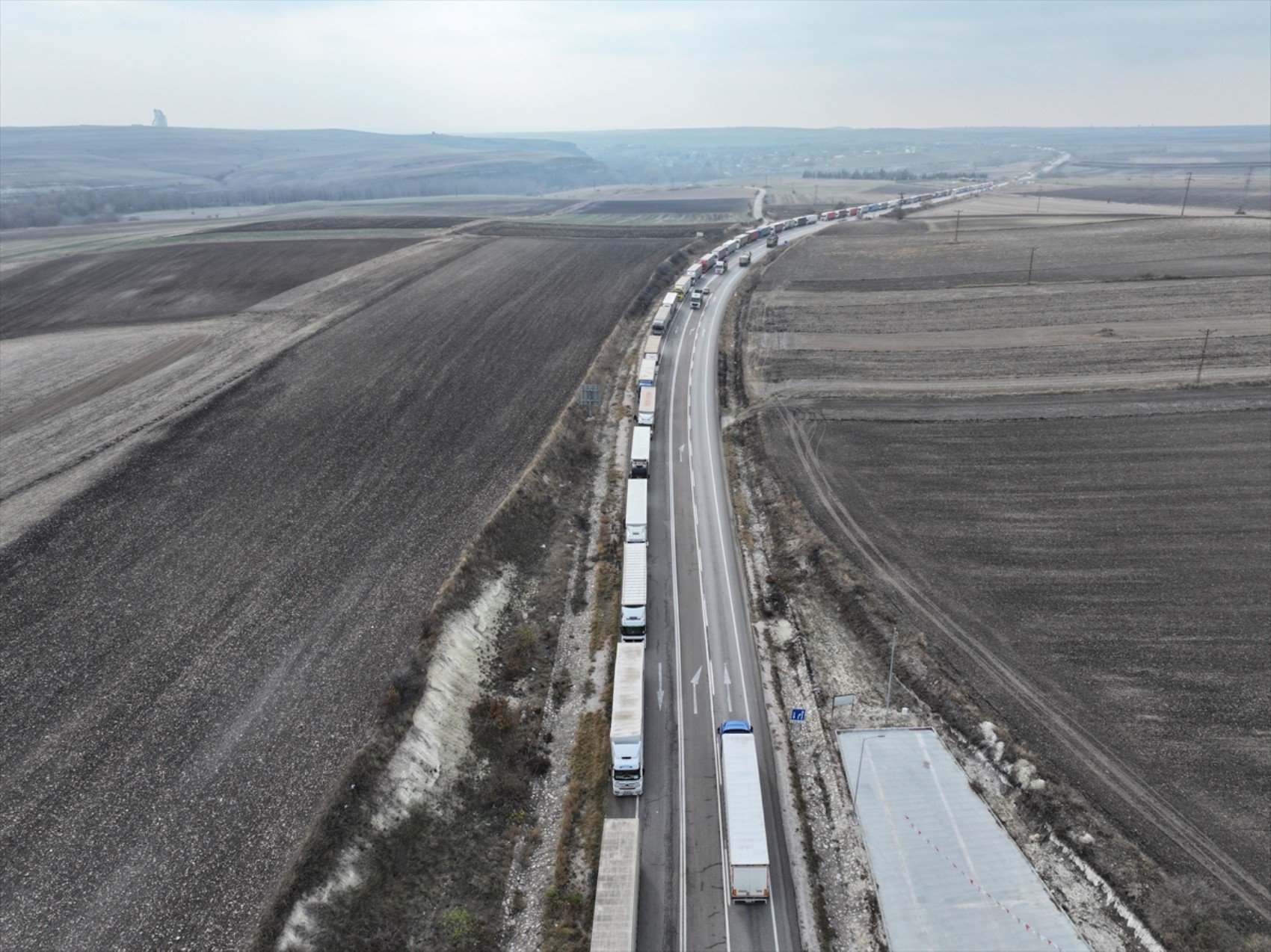 Hamzabeyli Sınır Kapısı'nda 25 kilometrelik TIR kuyruğu