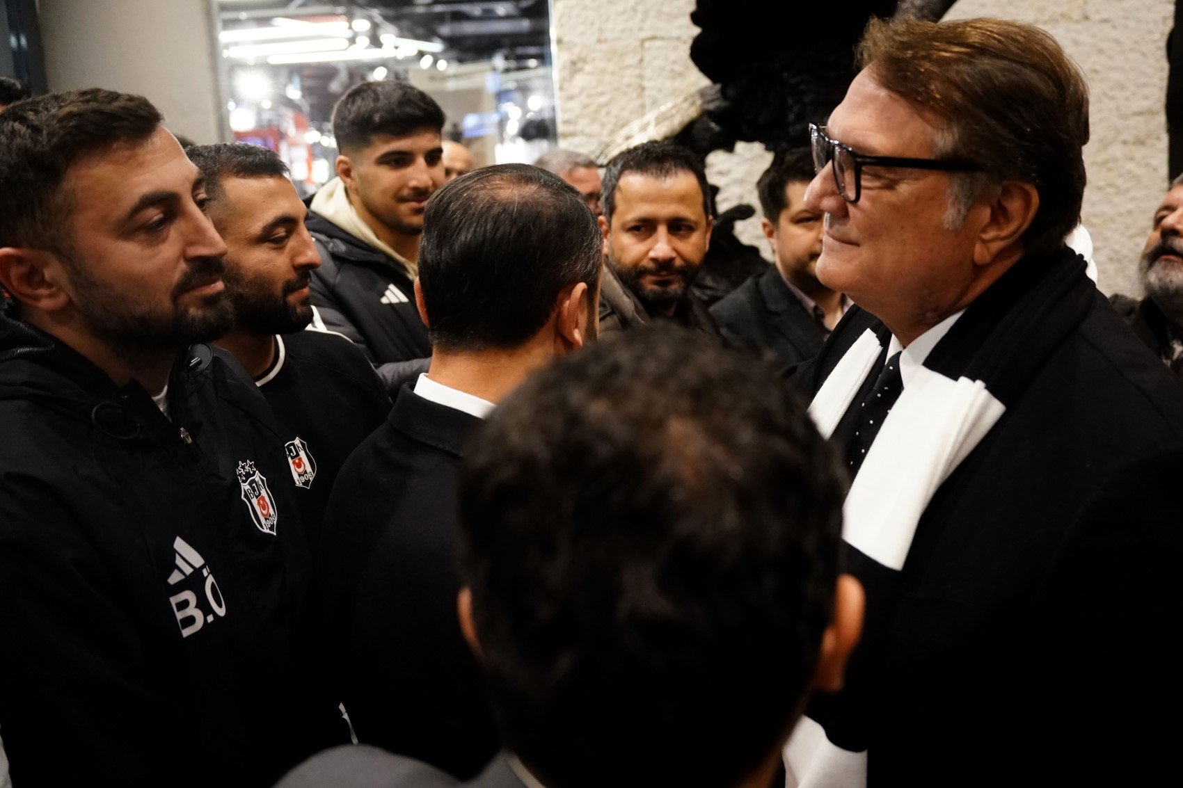 Hasan Arat, Beşiktaş Kulübü’ne duygusal veda: 'Alnım açık buradan çıkıyorum'