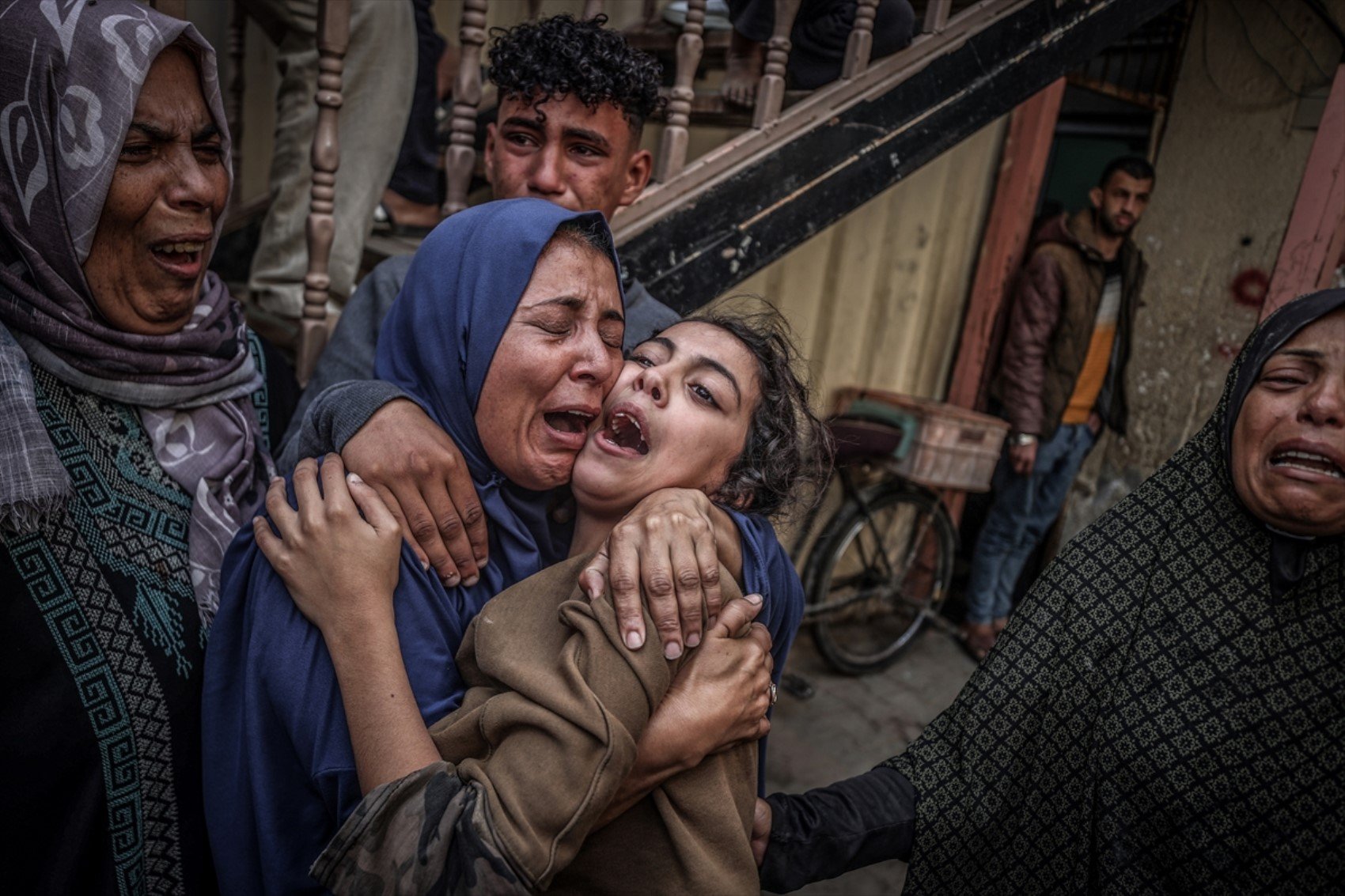 Gazze'de İsrail saldırıları devam ediyor! 17 Filistinli hayatını kaybetti