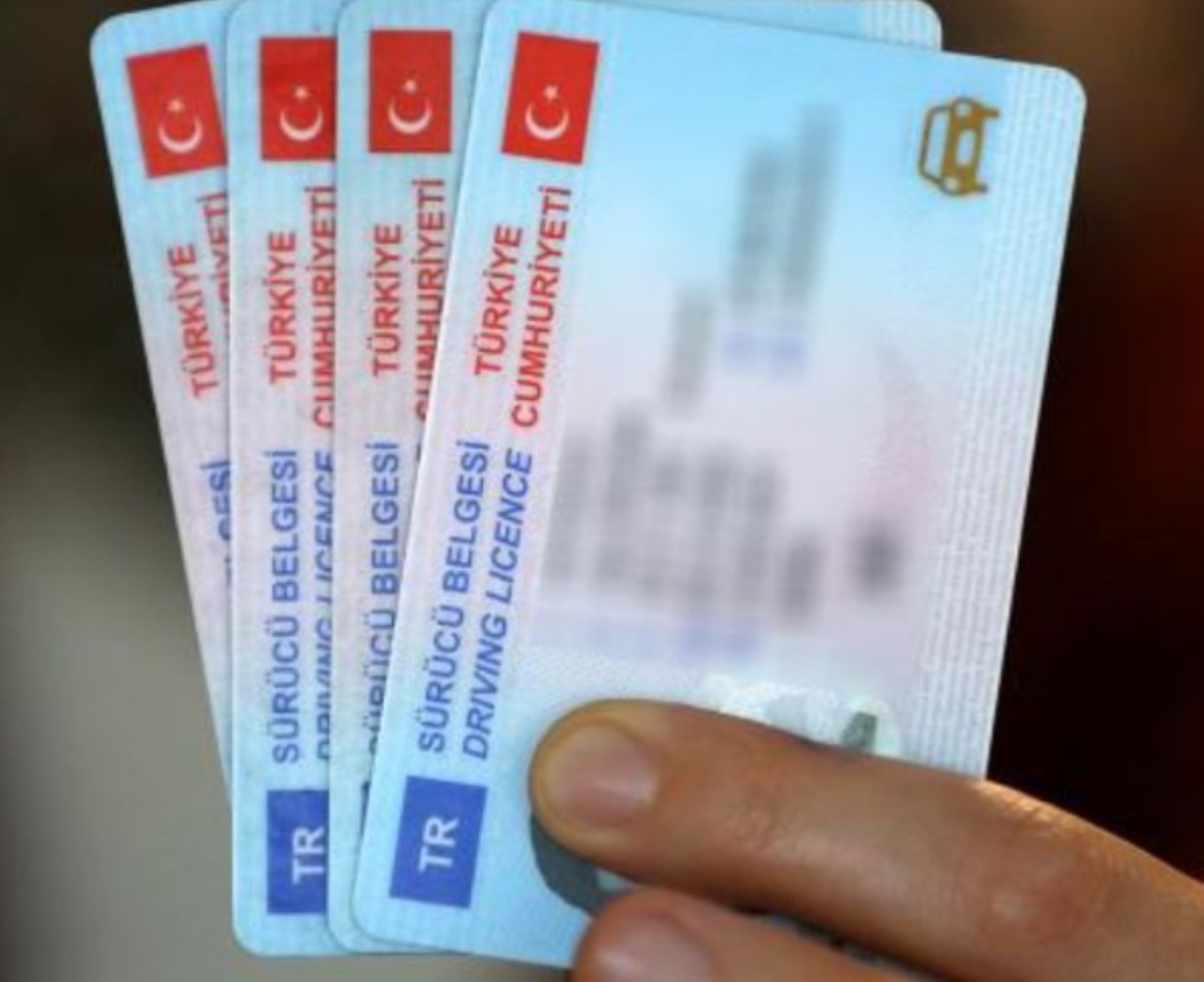 Di quanto aumenteranno le tariffe per passaporti e patenti di guida?
