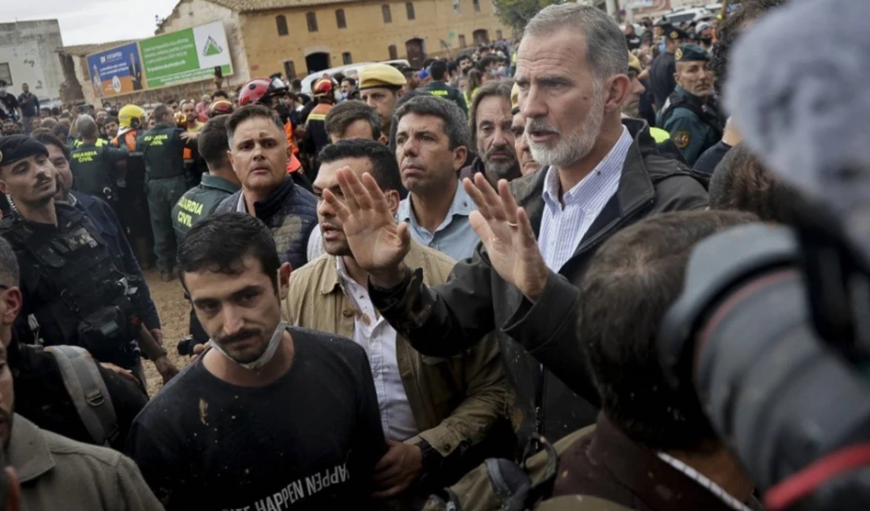 İspanya’da sel bölgesinde Kral ve Başbakan protesto edildi: Çamur fırlatıldı