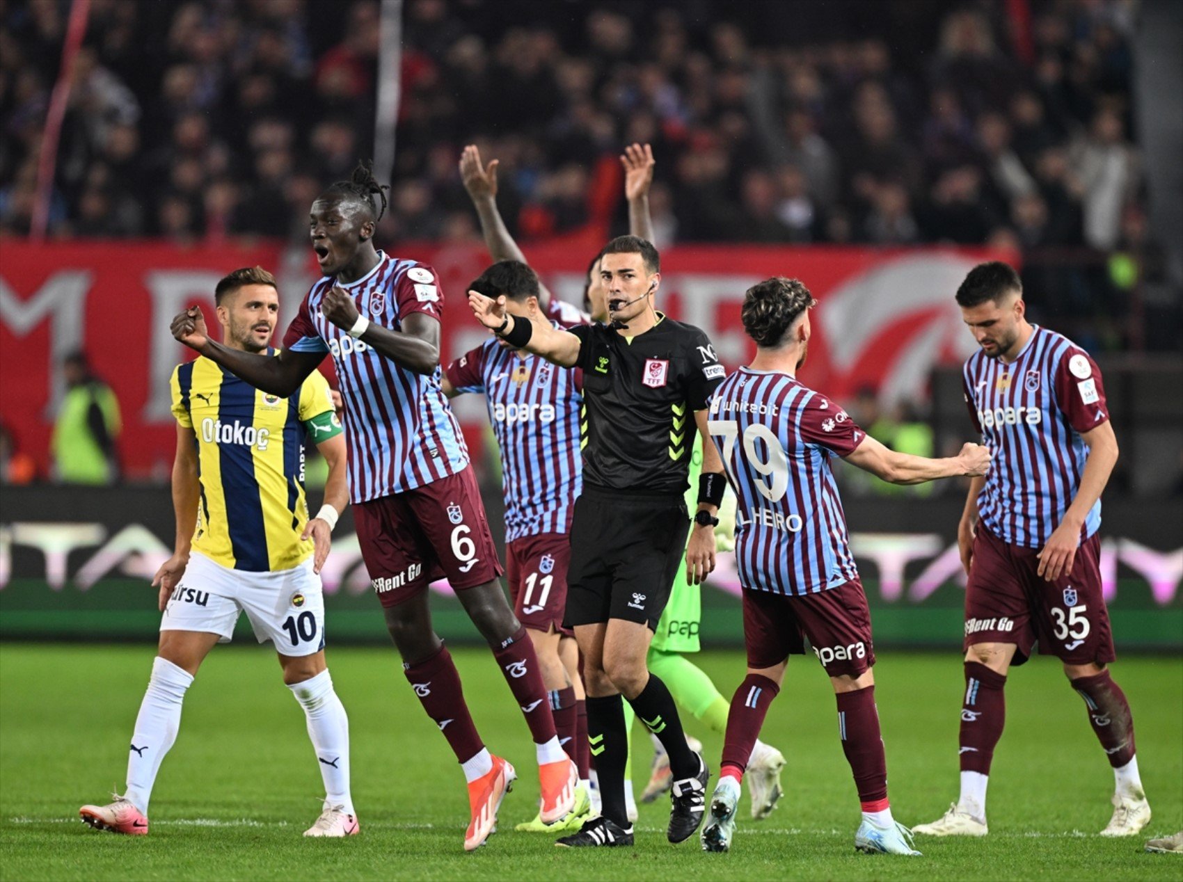 Eski hakemler Trabzonspor - Fenerbahçe maçının tartışmalı pozisyonlarını değerlendirdi