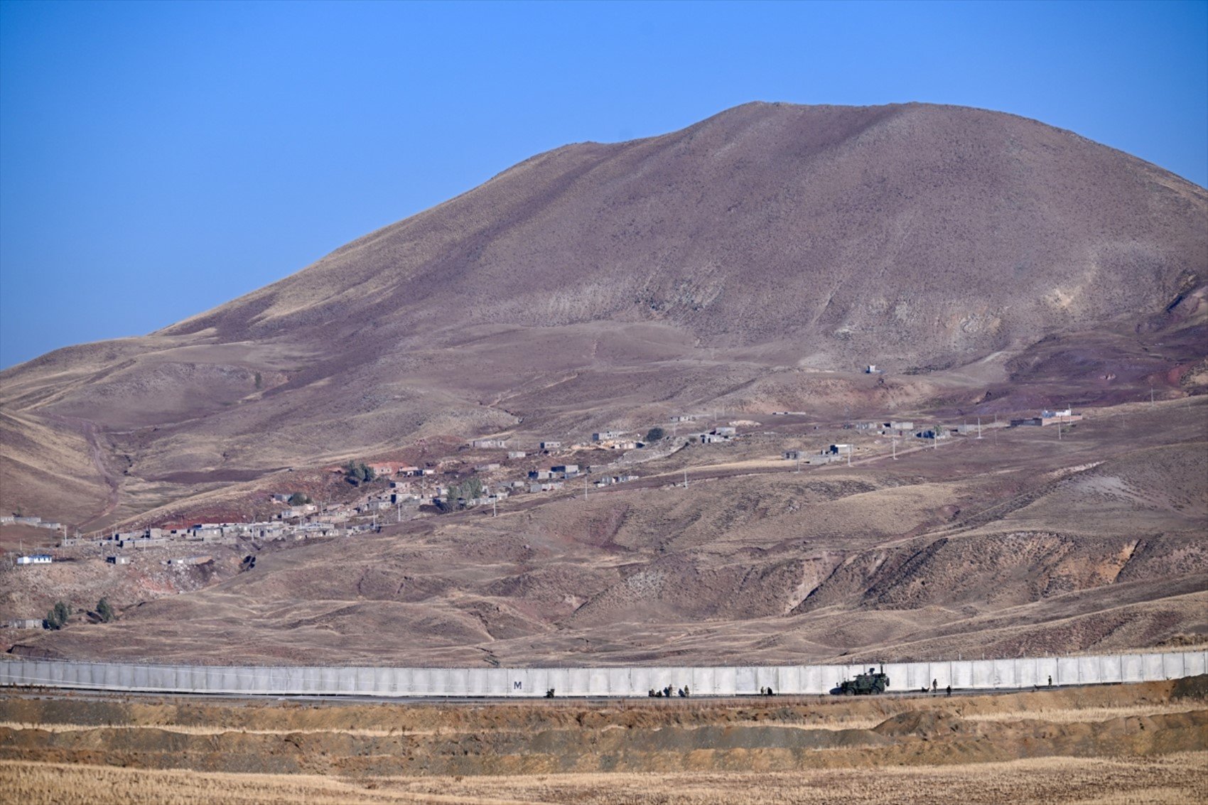 Van sınırında yüksek güvenlik! Beton duvar ve teknolojik izleme ile terörle mücadele