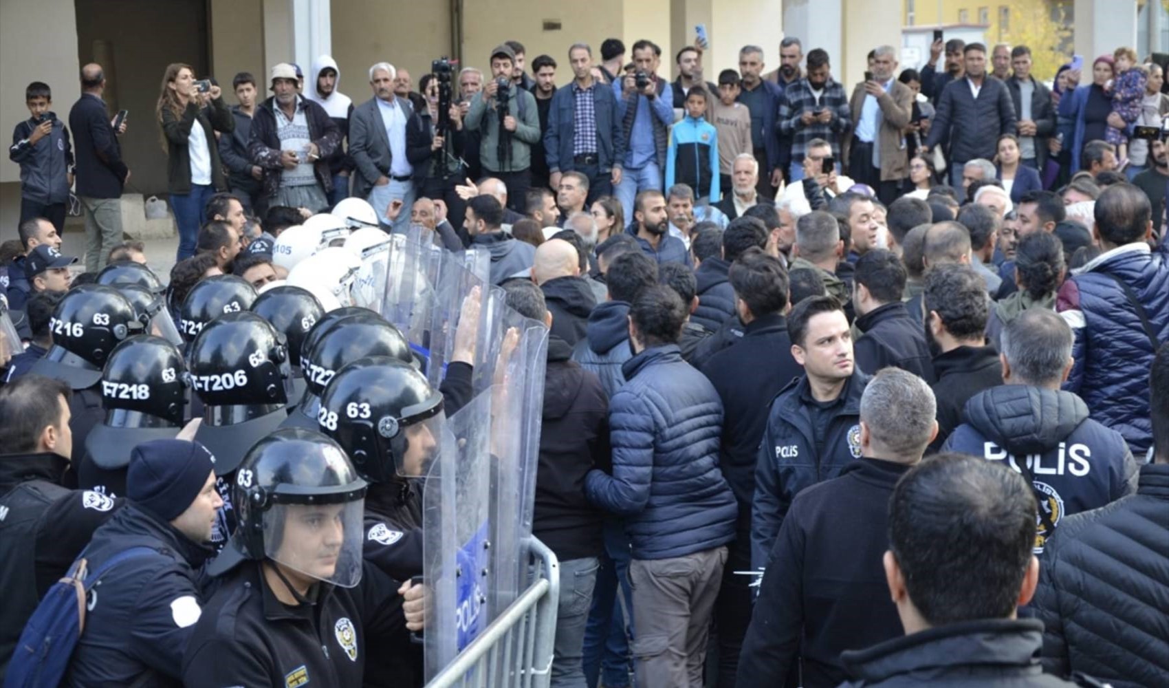 Halfeti’de kayyum protestoları sürüyor