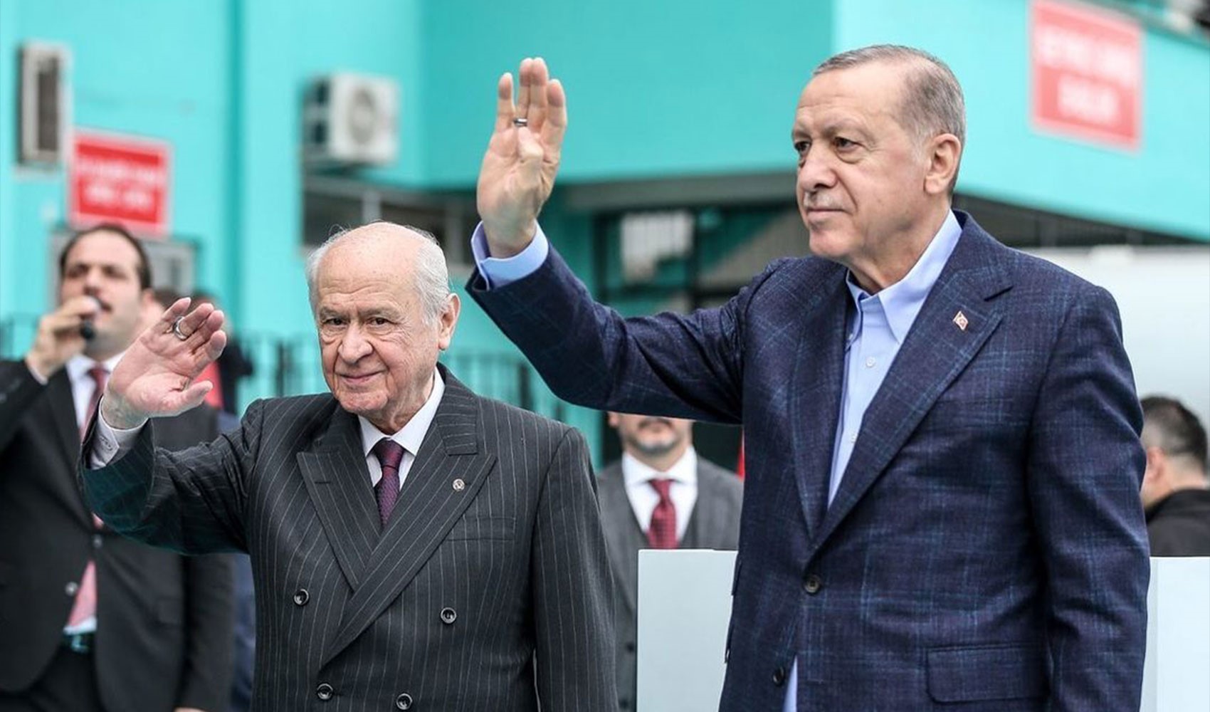 AKP'li Şamil Tayyar 'Bahçeli' iddiasında ısrarcı: 'Kayyım ve Öcalan projesi arasındaki paradoksu kimse izah edemiyor'