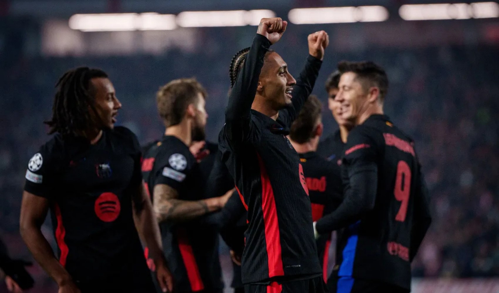 UEFA Şampiyonlar liginde gecenin sonuçları: Hangi maç kaç kaç bitti? Bayern Münih maçı kaç kaç bitti? Barcelona maçı kaç kaç bitti? Arsenal kazandı mı?