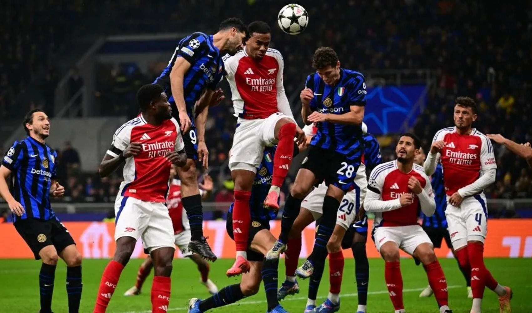 UEFA Şampiyonlar liginde gecenin sonuçları: Hangi maç kaç kaç bitti? Bayern Münih maçı kaç kaç bitti? Barcelona maçı kaç kaç bitti? Arsenal kazandı mı?
