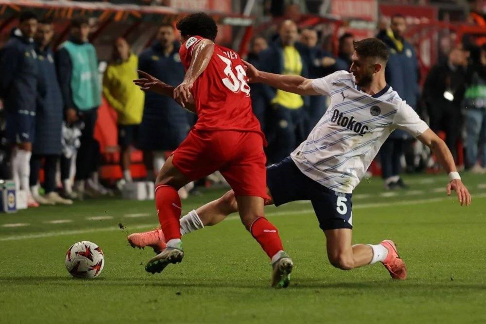 Fenerbahçe - AZ Alkmaar maçı saat kaçta, hangi kanalda yayınlanacak? Fenerbahçe - AZ Alkmaar muhtemel 11'ler!