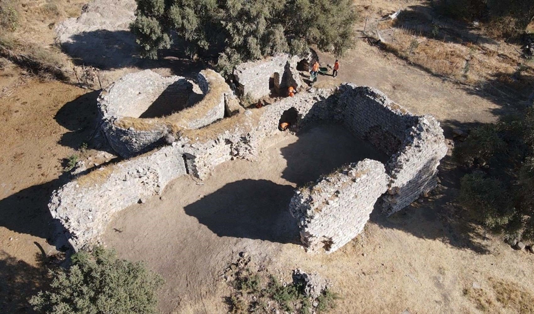 Herakleia Antik Kenti'nin Roma hamamı gün yüzüne çıkarılıyor