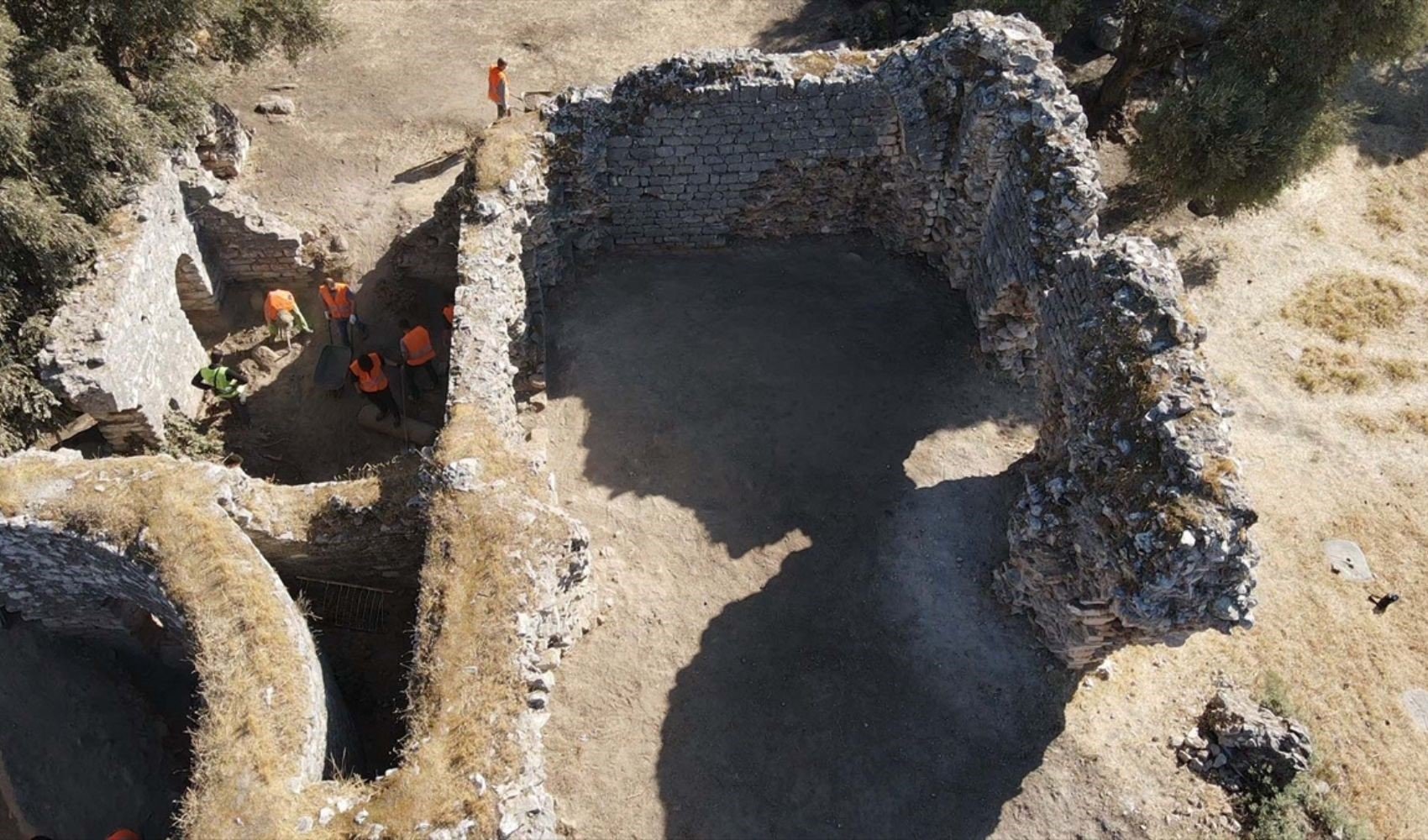 Herakleia Antik Kenti'nin Roma hamamı gün yüzüne çıkarılıyor