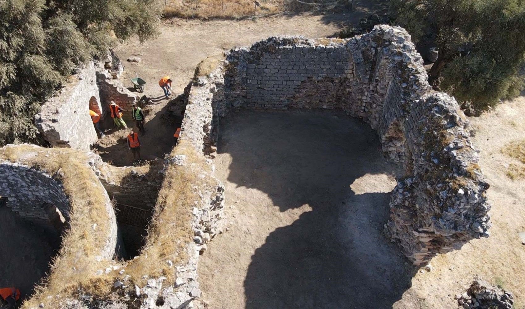 Herakleia Antik Kenti'nin Roma hamamı gün yüzüne çıkarılıyor