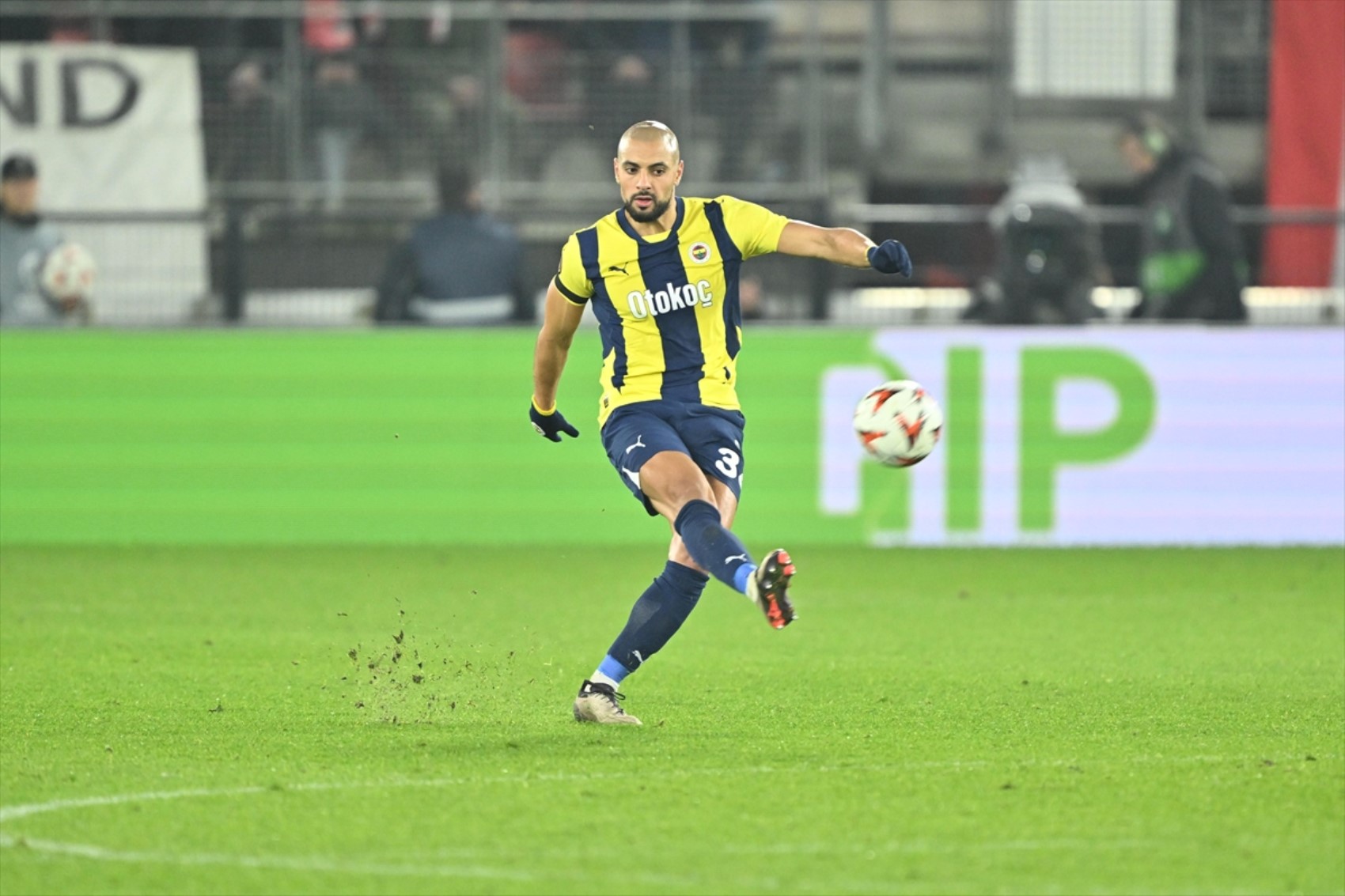 Fenerbahçe'nin AZ Alkmaar mağlubiyetinde kabus gibi istatistik: 'Pişmaniye gibi dağılan bir Fenerbahçe...'