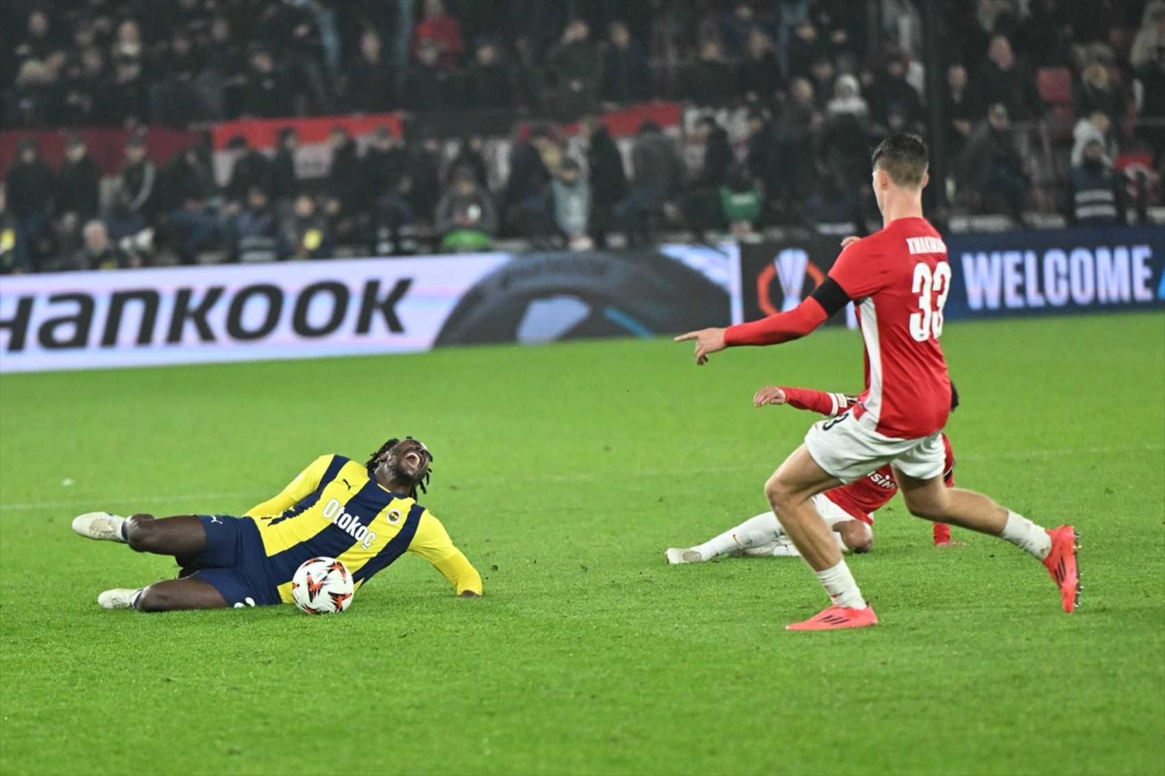 Fenerbahçe'nin AZ Alkmaar mağlubiyetinde kabus gibi istatistik: 'Pişmaniye gibi dağılan bir Fenerbahçe...'