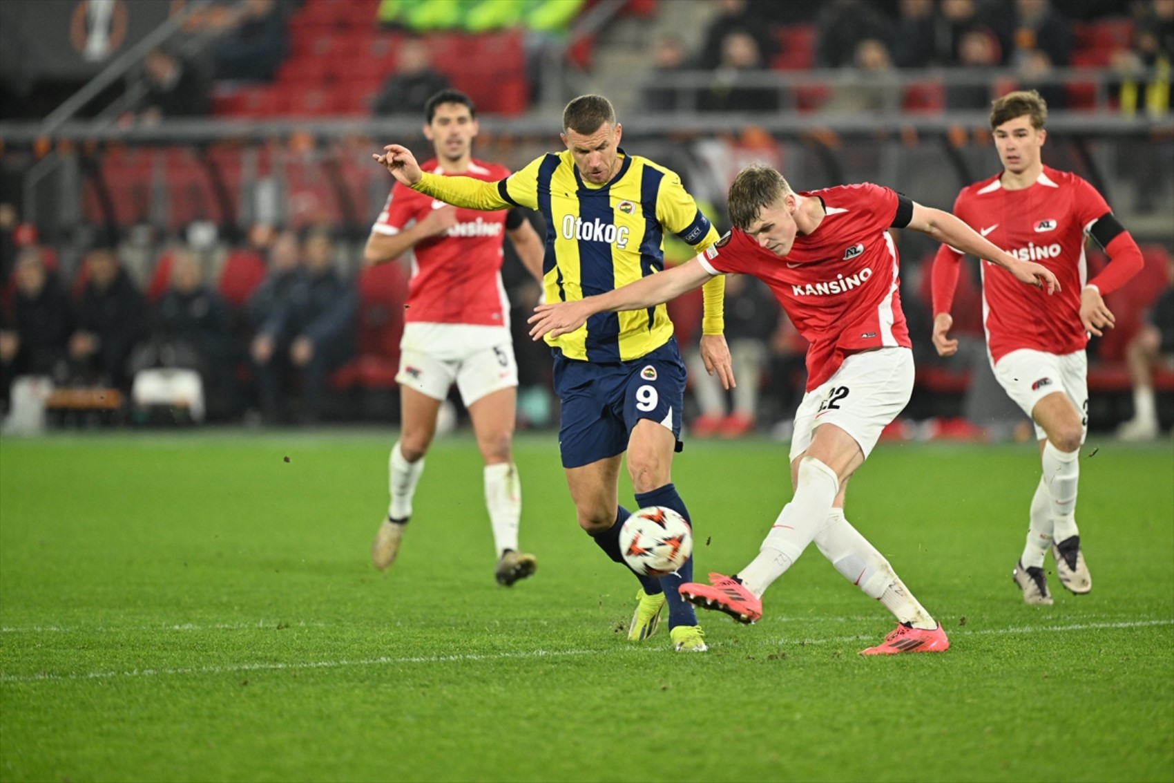 Fenerbahçe'nin AZ Alkmaar mağlubiyetinde kabus gibi istatistik: 'Pişmaniye gibi dağılan bir Fenerbahçe...'