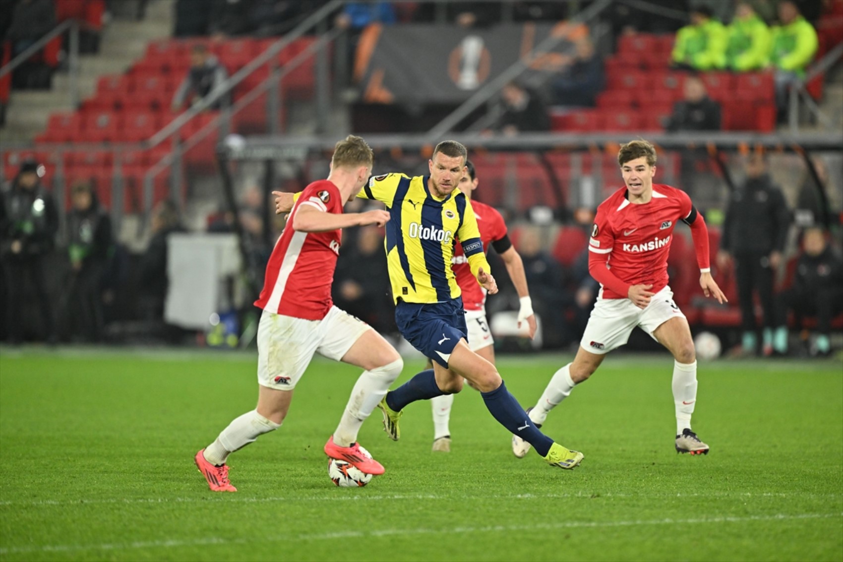 Fenerbahçe'nin AZ Alkmaar mağlubiyetinde kabus gibi istatistik: 'Pişmaniye gibi dağılan bir Fenerbahçe...'