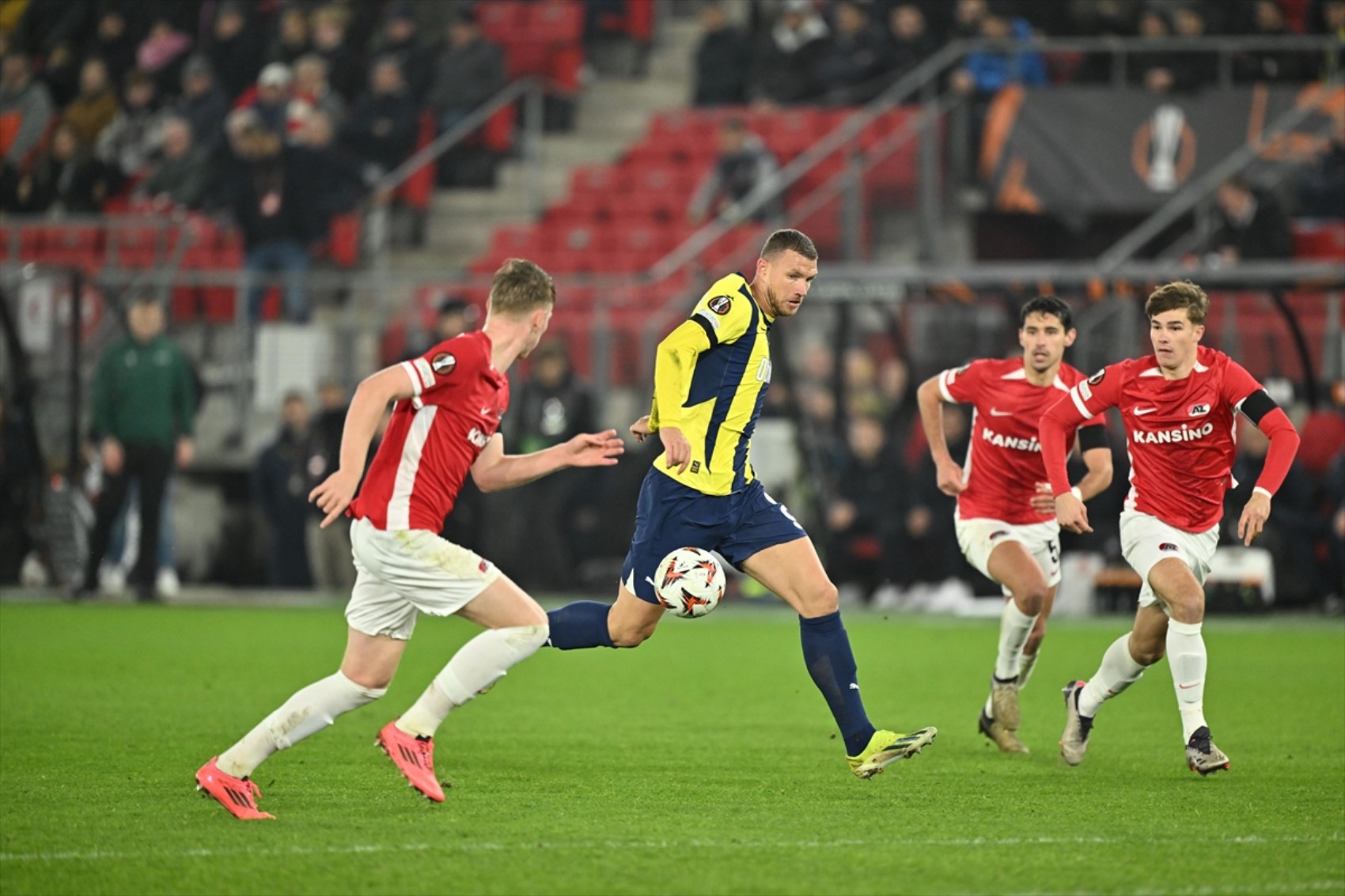 Fenerbahçe'nin AZ Alkmaar mağlubiyetinde kabus gibi istatistik: 'Pişmaniye gibi dağılan bir Fenerbahçe...'