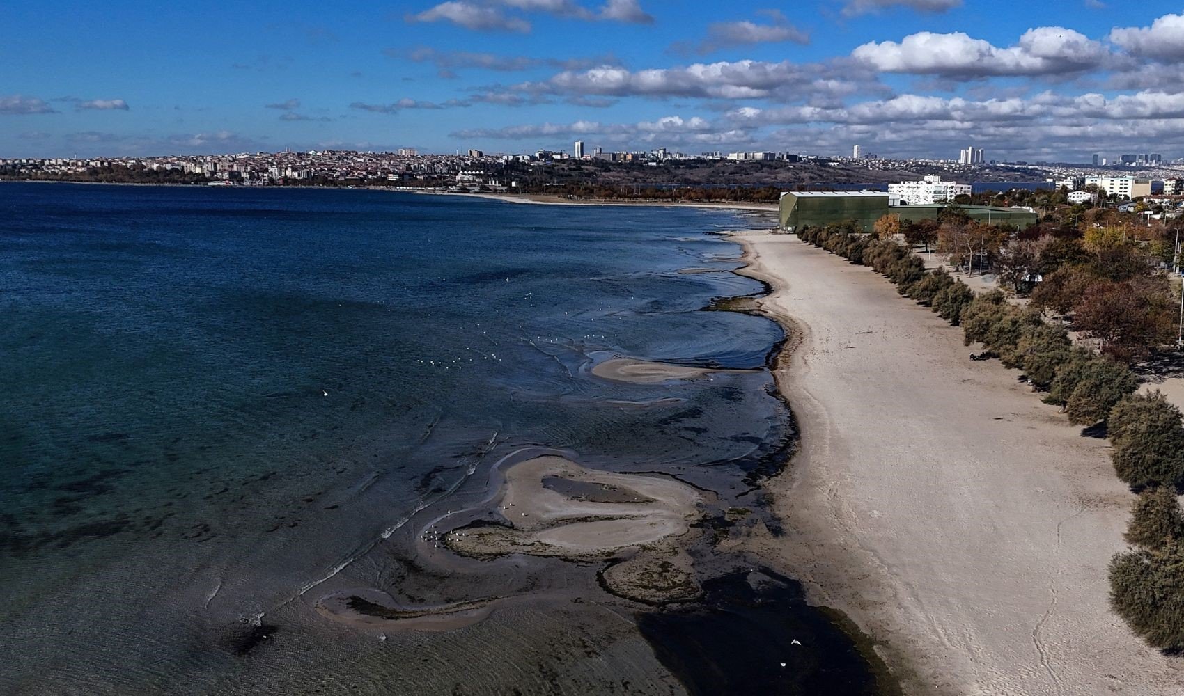 İstanbul'da korkutan görüntü! Balıkçılar denize açılamadı