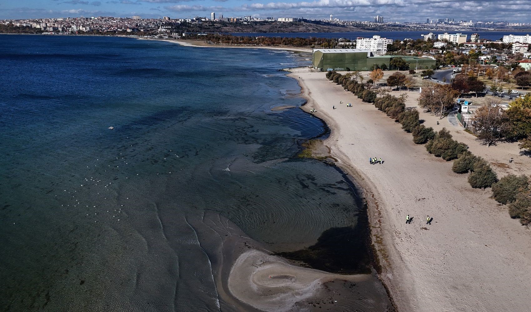 İstanbul'da korkutan görüntü! Balıkçılar denize açılamadı