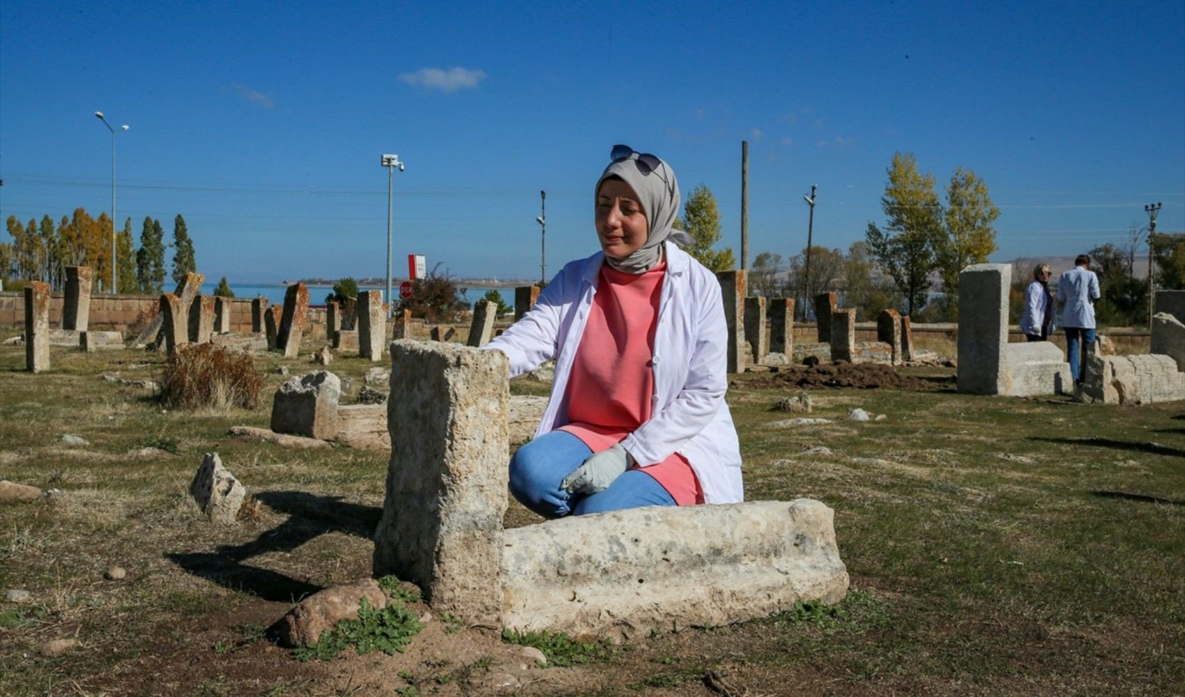 Van'da Türk tarihinin izleri ortaya çıkıyor! 45 yeni mezar daha bulundu