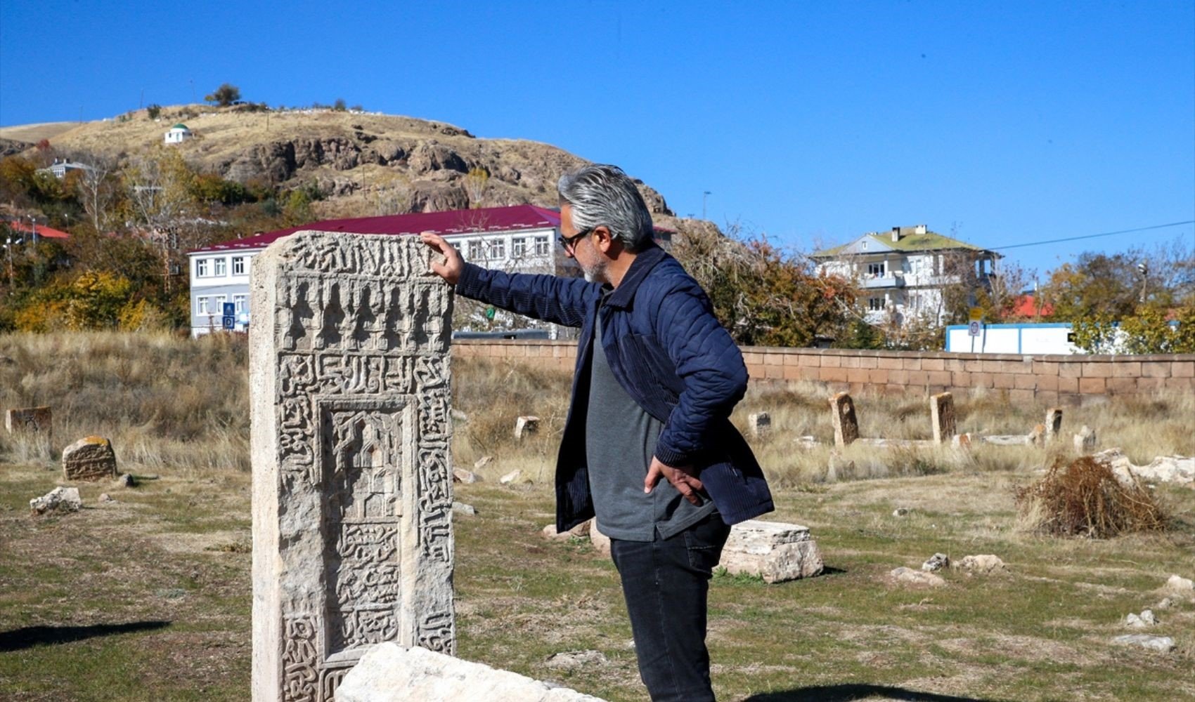 Van'da Türk tarihinin izleri ortaya çıkıyor! 45 yeni mezar daha bulundu