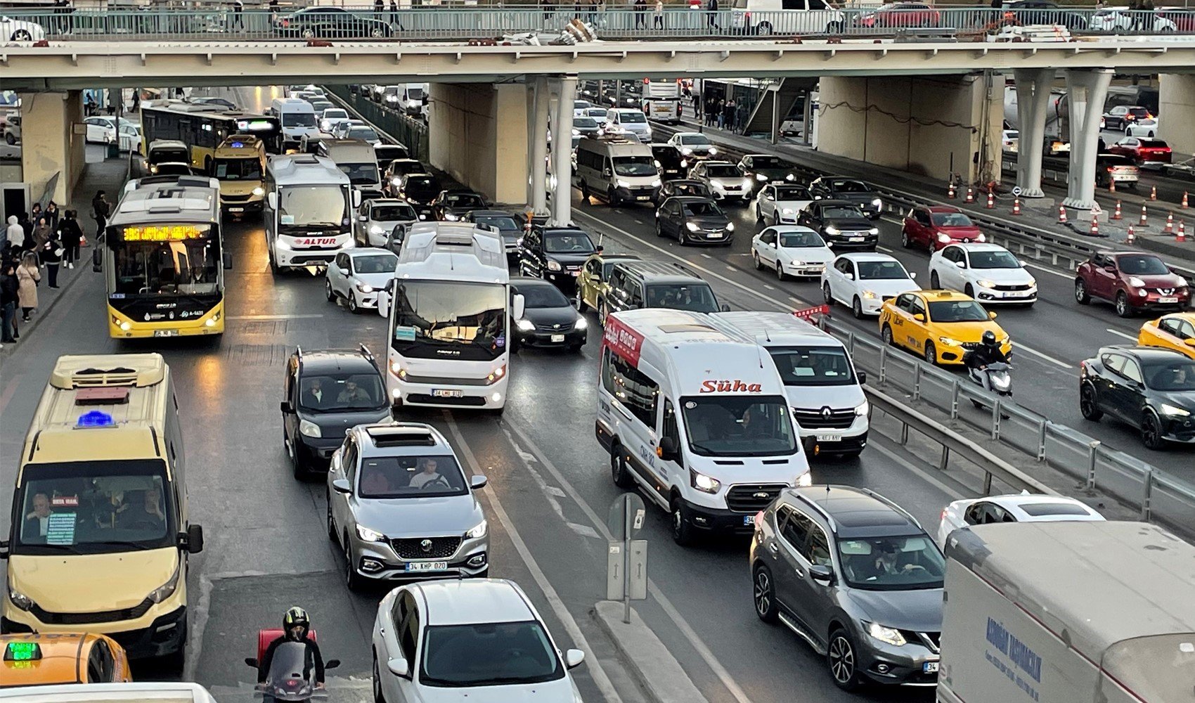 İstanbul trafiğinde 'ara tatil' yoğunluğu