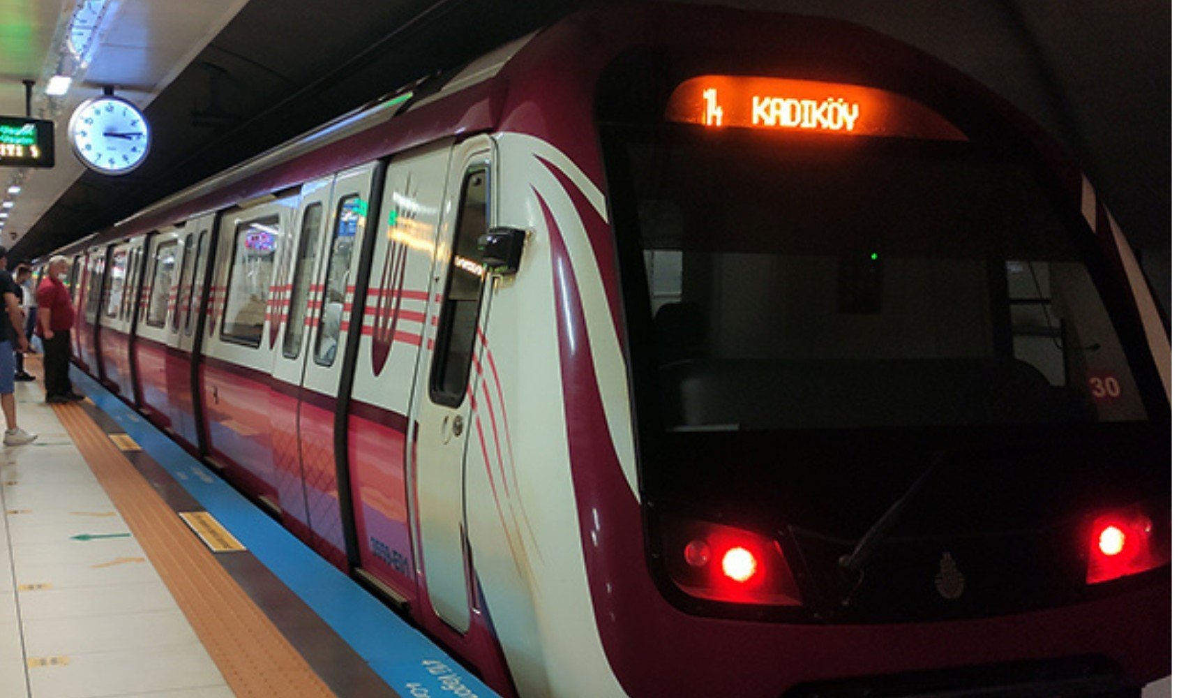 Taksim Metro İstasyonu, intihar girişimi dolayısıyla işletmeye kapatıldı